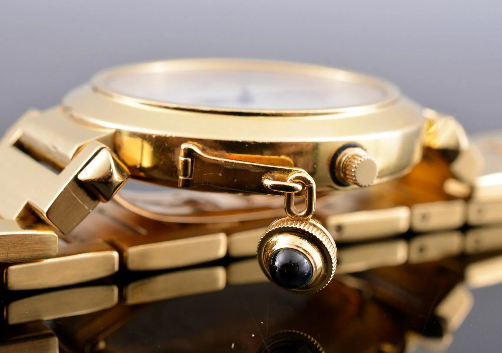 Cartier Pasha 18k yellow gold 10