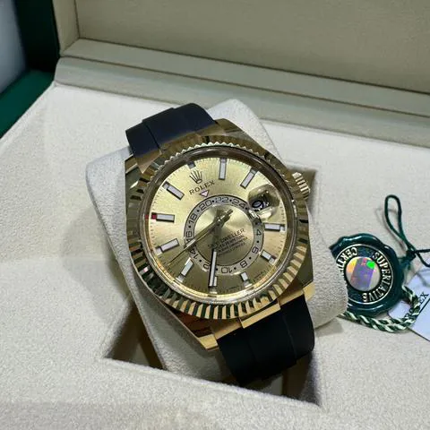 Rolex Sky-Dweller 326238 42mm Yellow gold Champagne