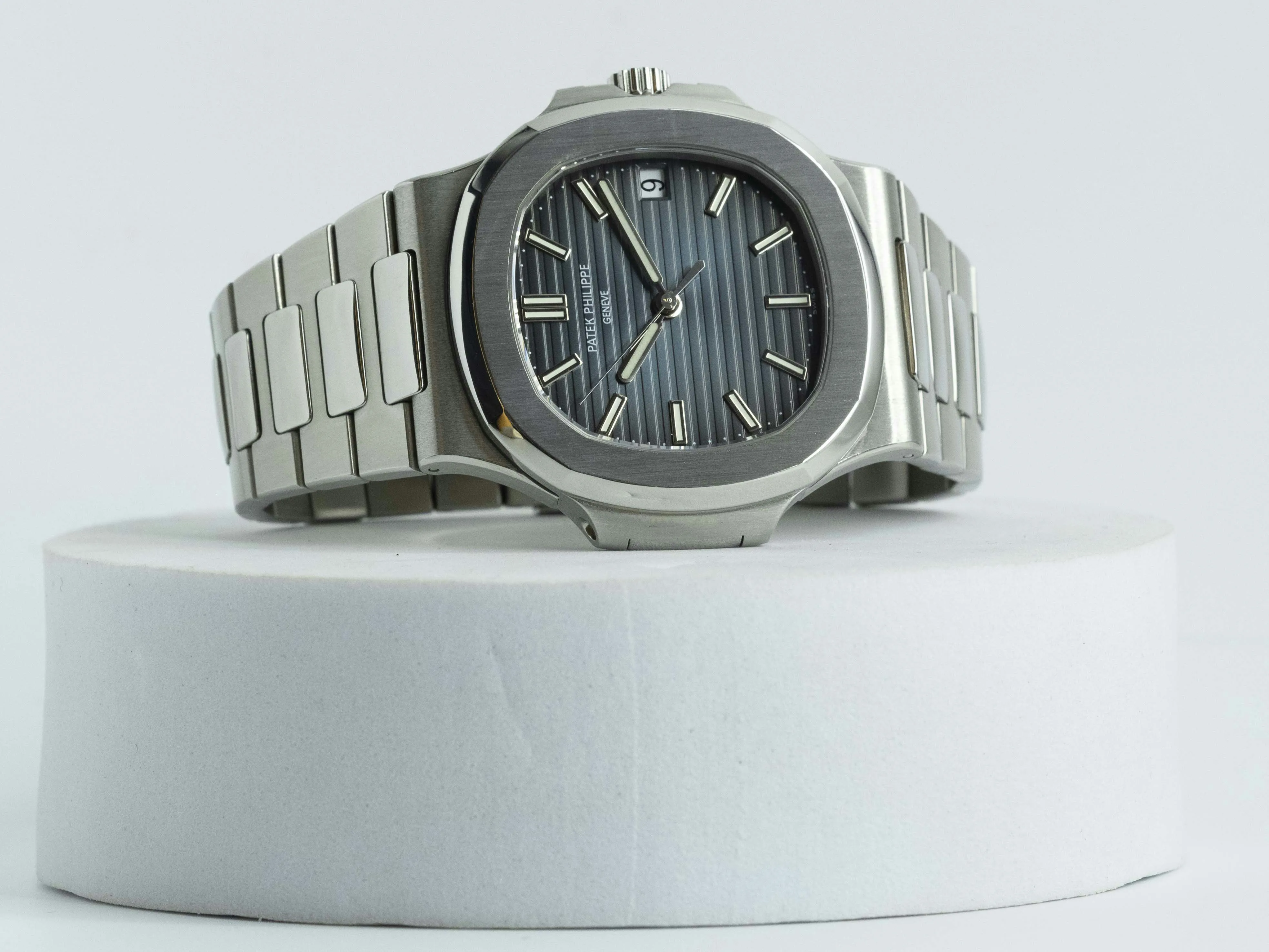 Patek Philippe Nautilus 5711/1A 40mm Stainless steel Blue 1