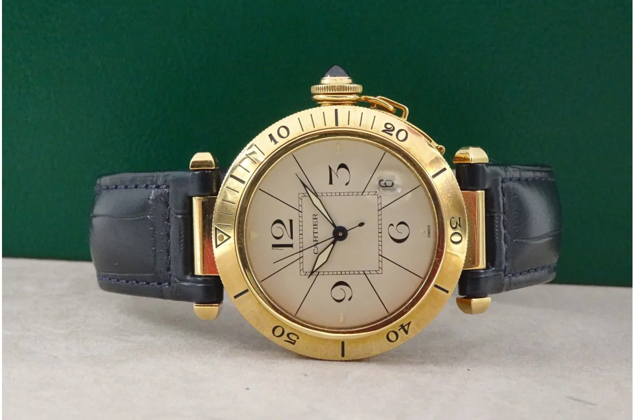 Cartier Pasha C 2324 38mm Yellow gold Champagne