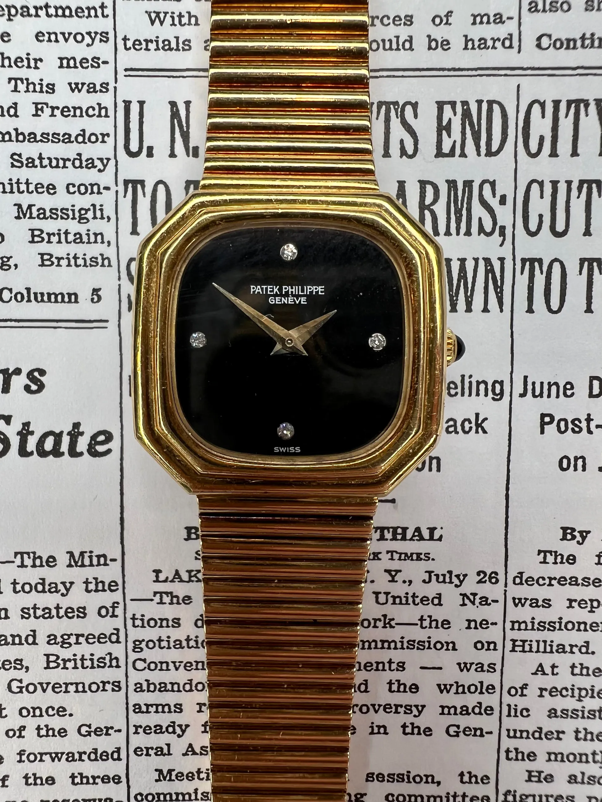 Patek Philippe Ellipse 4432 24mm Yellow gold Black