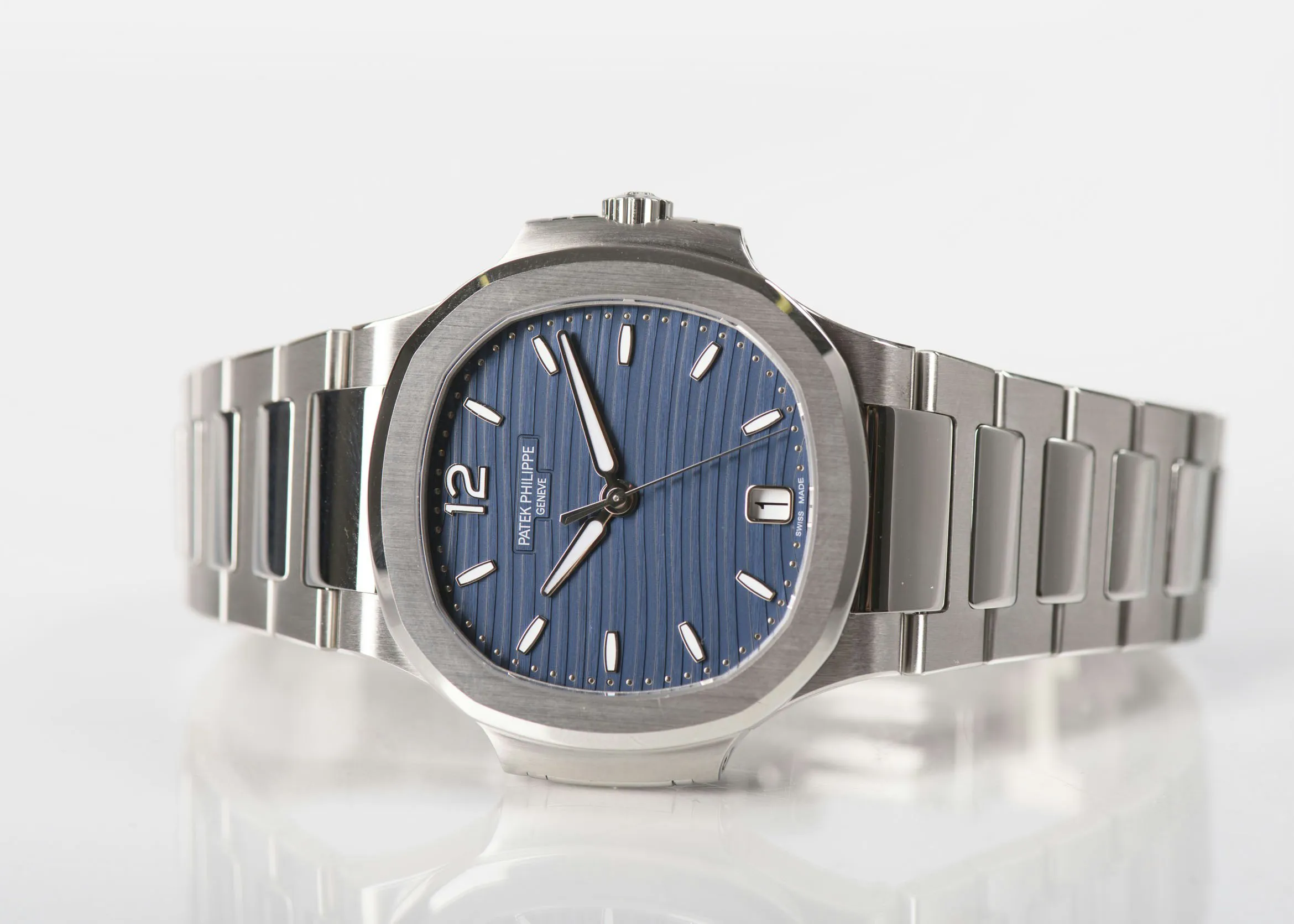 Patek Philippe Nautilus 7118/1A-001 35mm Stainless steel Blue