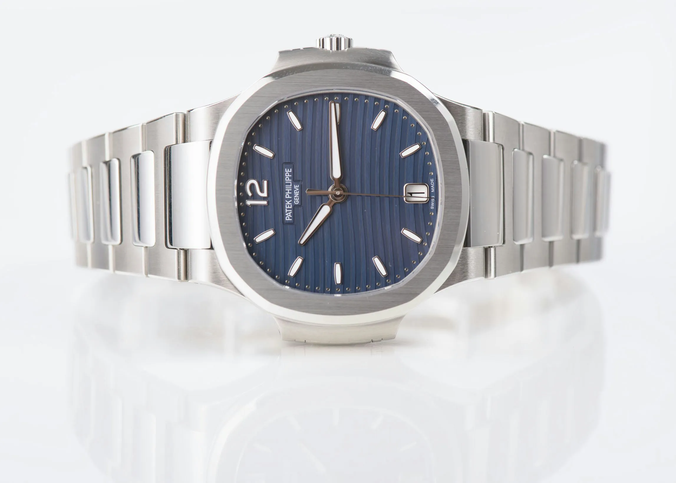 Patek Philippe Nautilus 7118/1A-001 35mm Stainless steel Blue 2