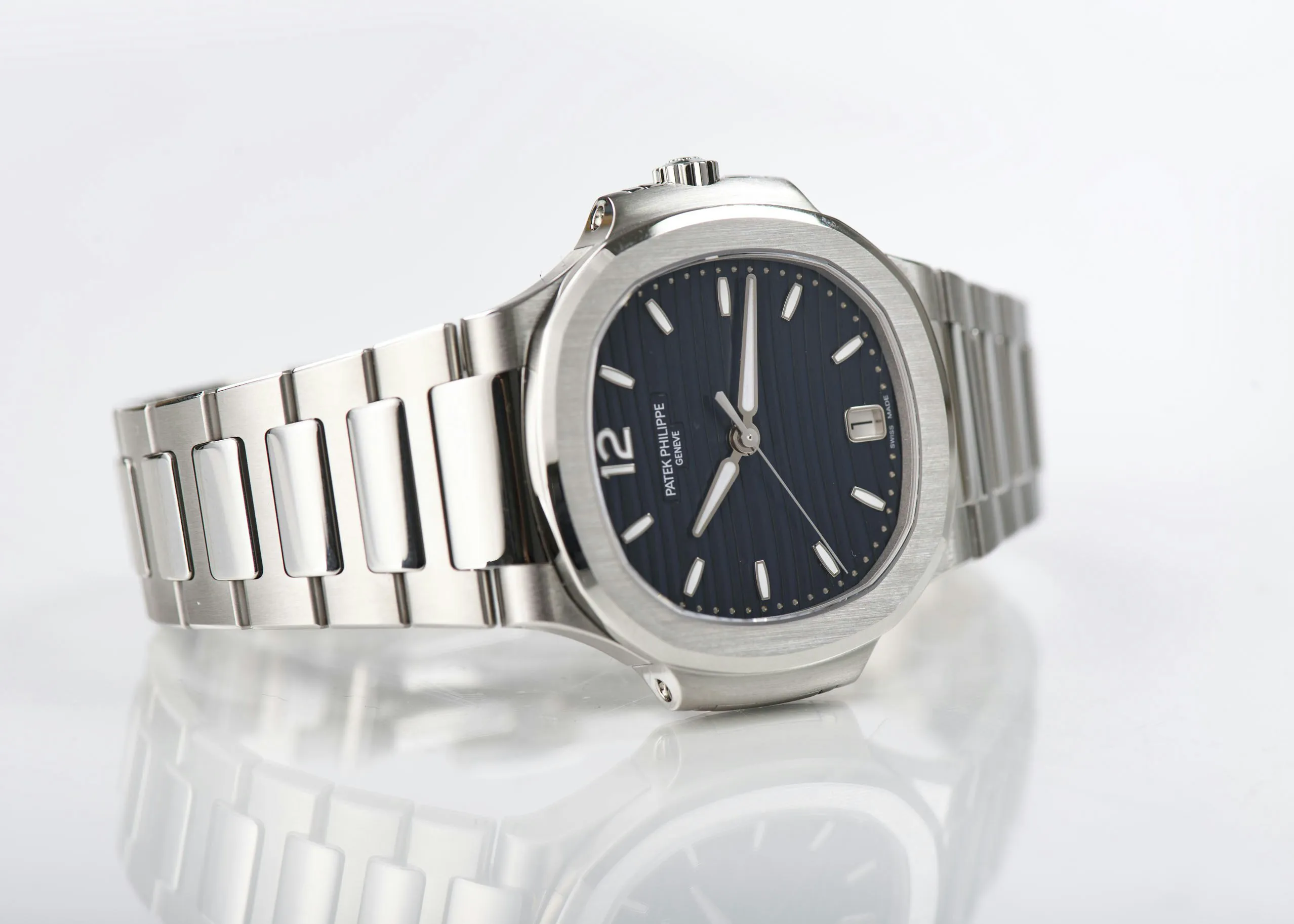 Patek Philippe Nautilus 7118/1A-001 35mm Stainless steel Blue 8