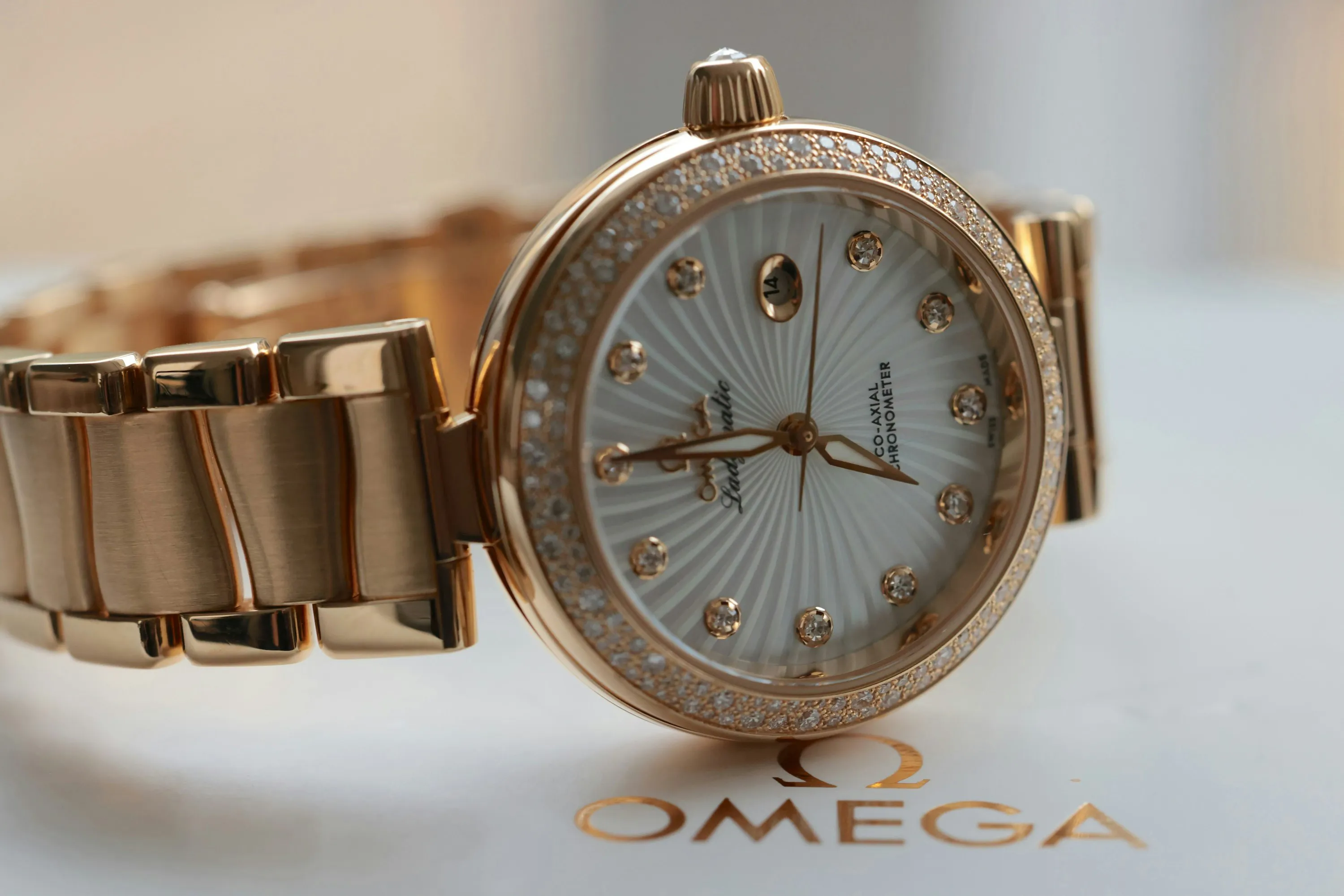 Omega De Ville Ladymatic 425.65.34.20.55.002 34mm Yellow gold and diamond-set Silver