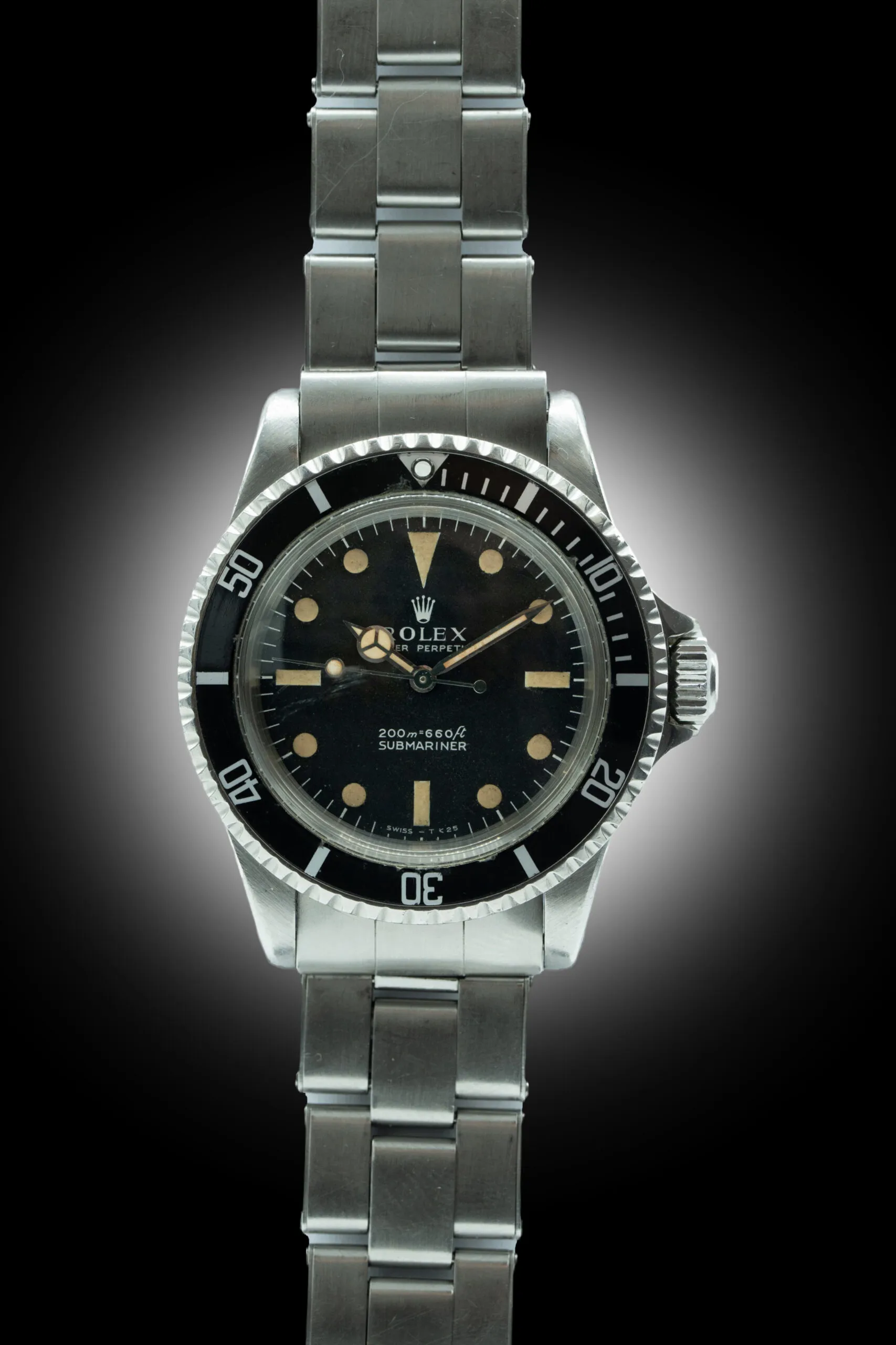 Rolex Submariner (No Date) 5513 40mm •