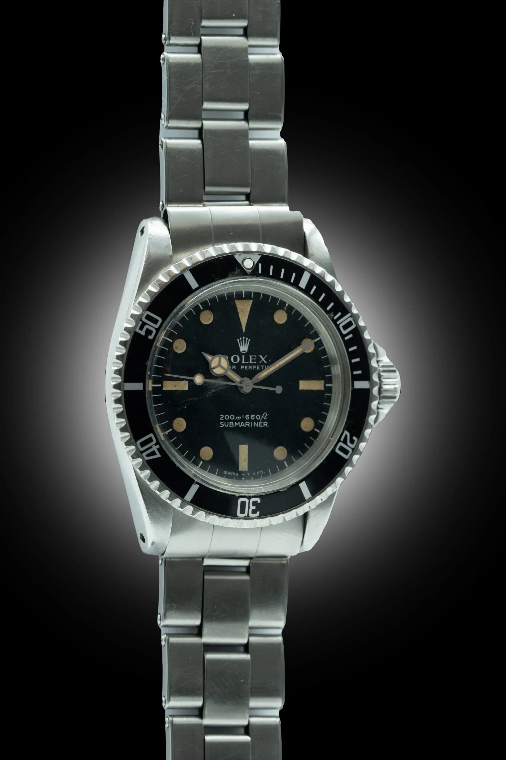 Rolex Submariner (No Date) 5513 40mm • 2