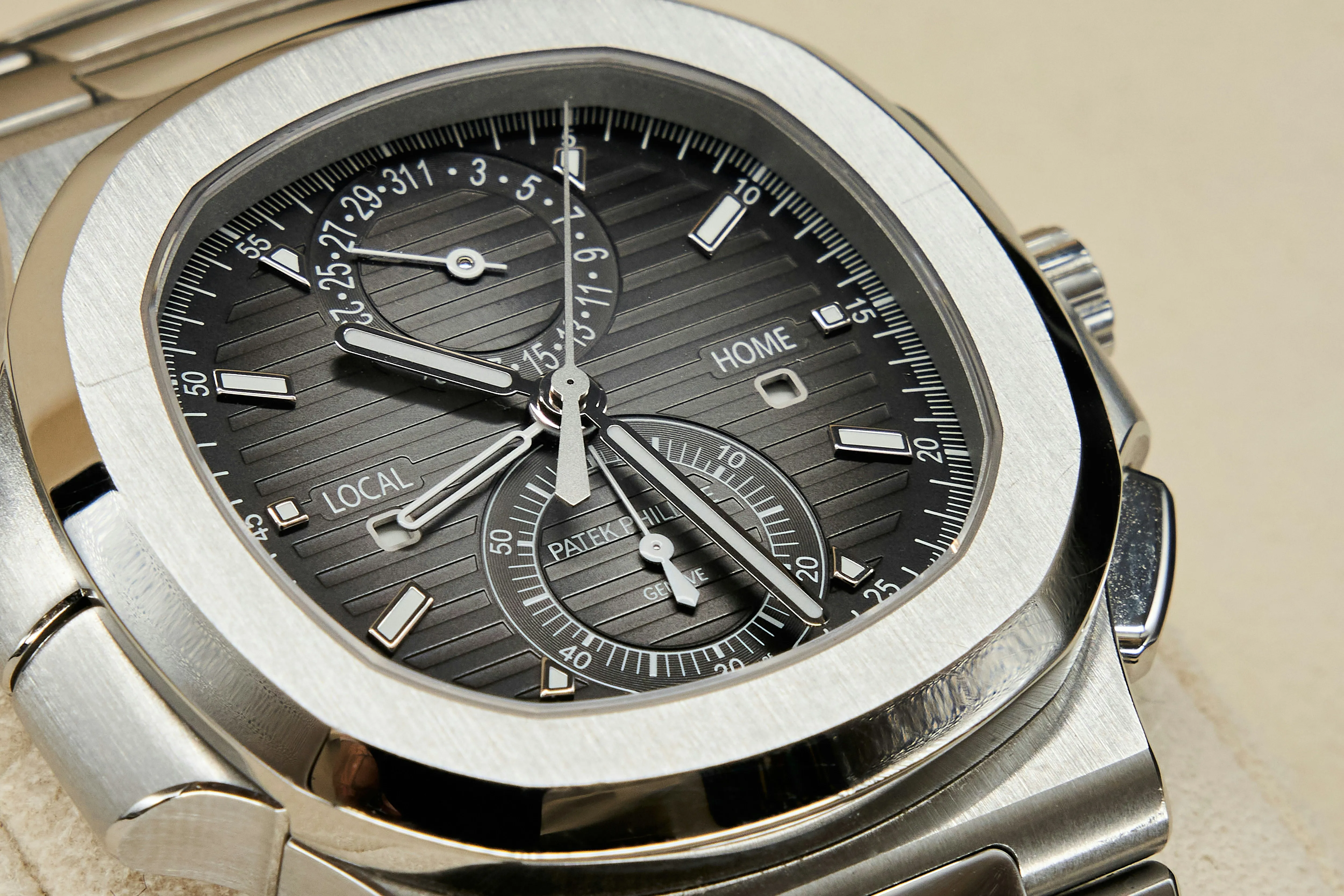 Patek Philippe Nautilus 5990/1A 40.5mm Stainless steel Grey 1