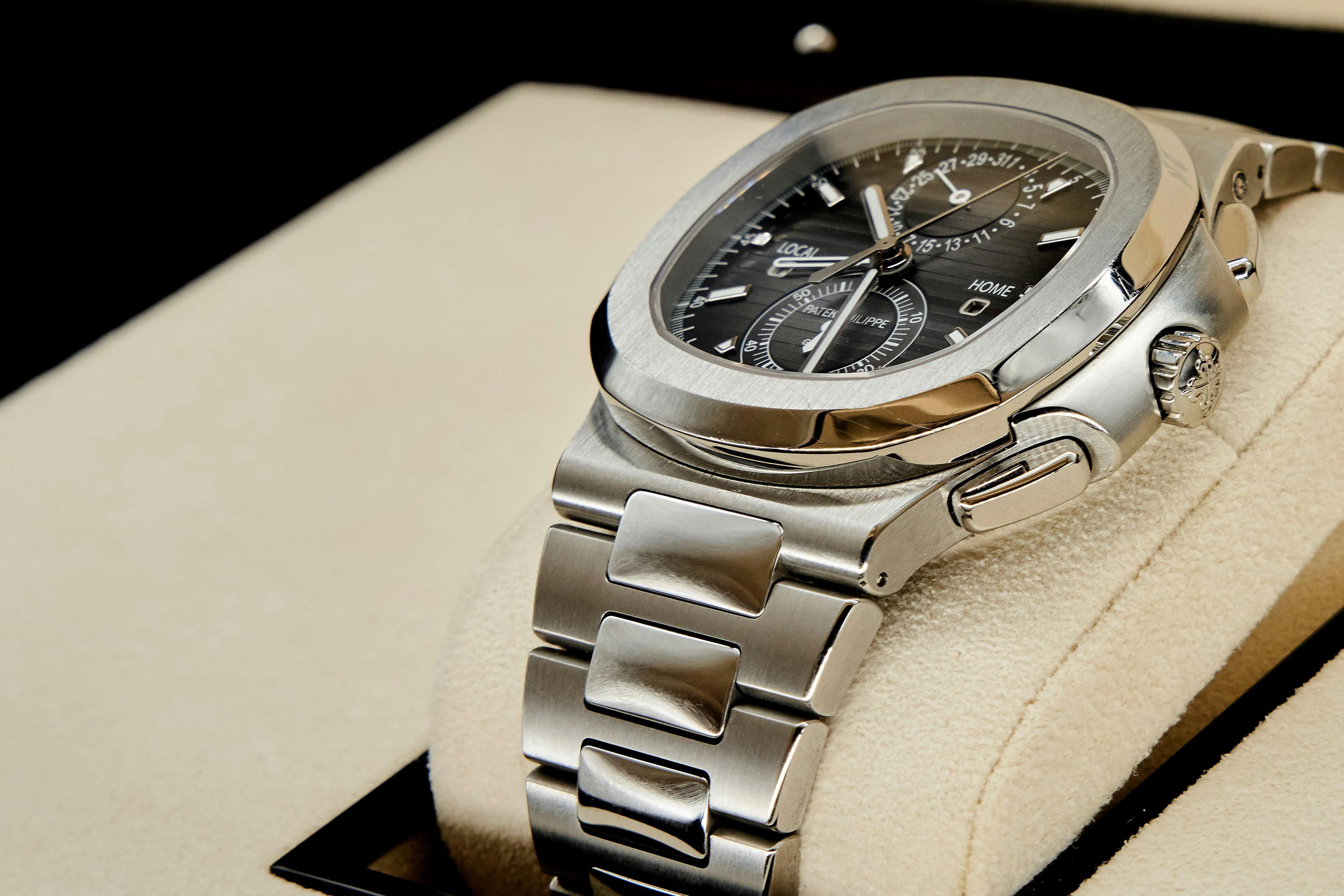 Patek Philippe Nautilus 5990/1A 40.5mm Stainless steel Grey 6