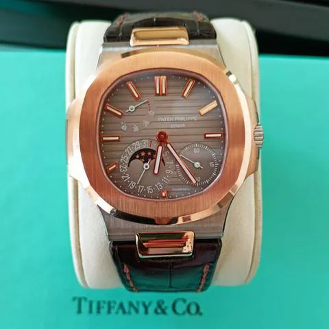 Patek Philippe Nautilus 5712GR-001 40mm Rose gold Gray