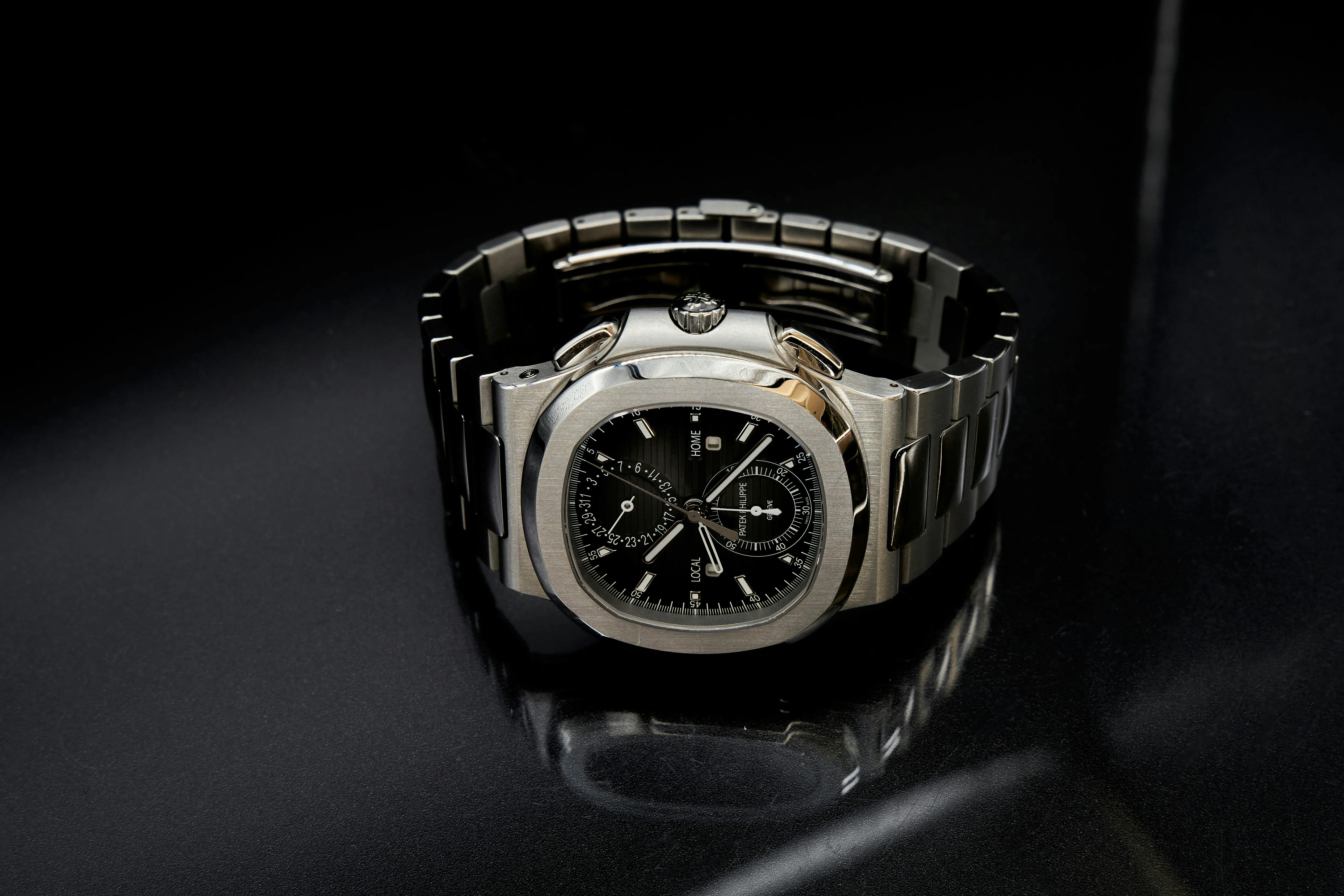 Patek Philippe Nautilus 5990/1A 40.5mm Stainless steel Grey 9