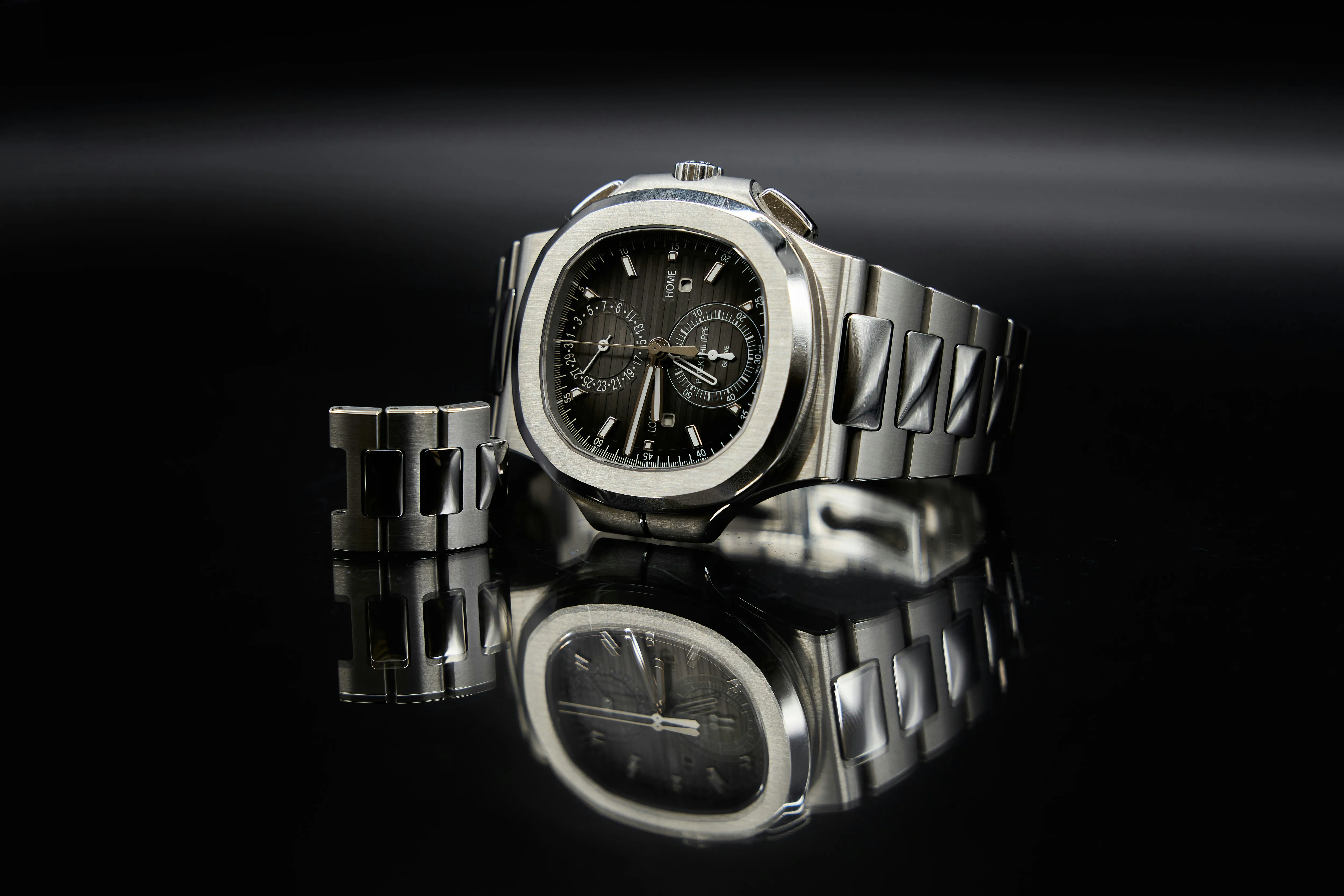 Patek Philippe Nautilus 5990/1A 40.5mm Stainless steel Grey 13