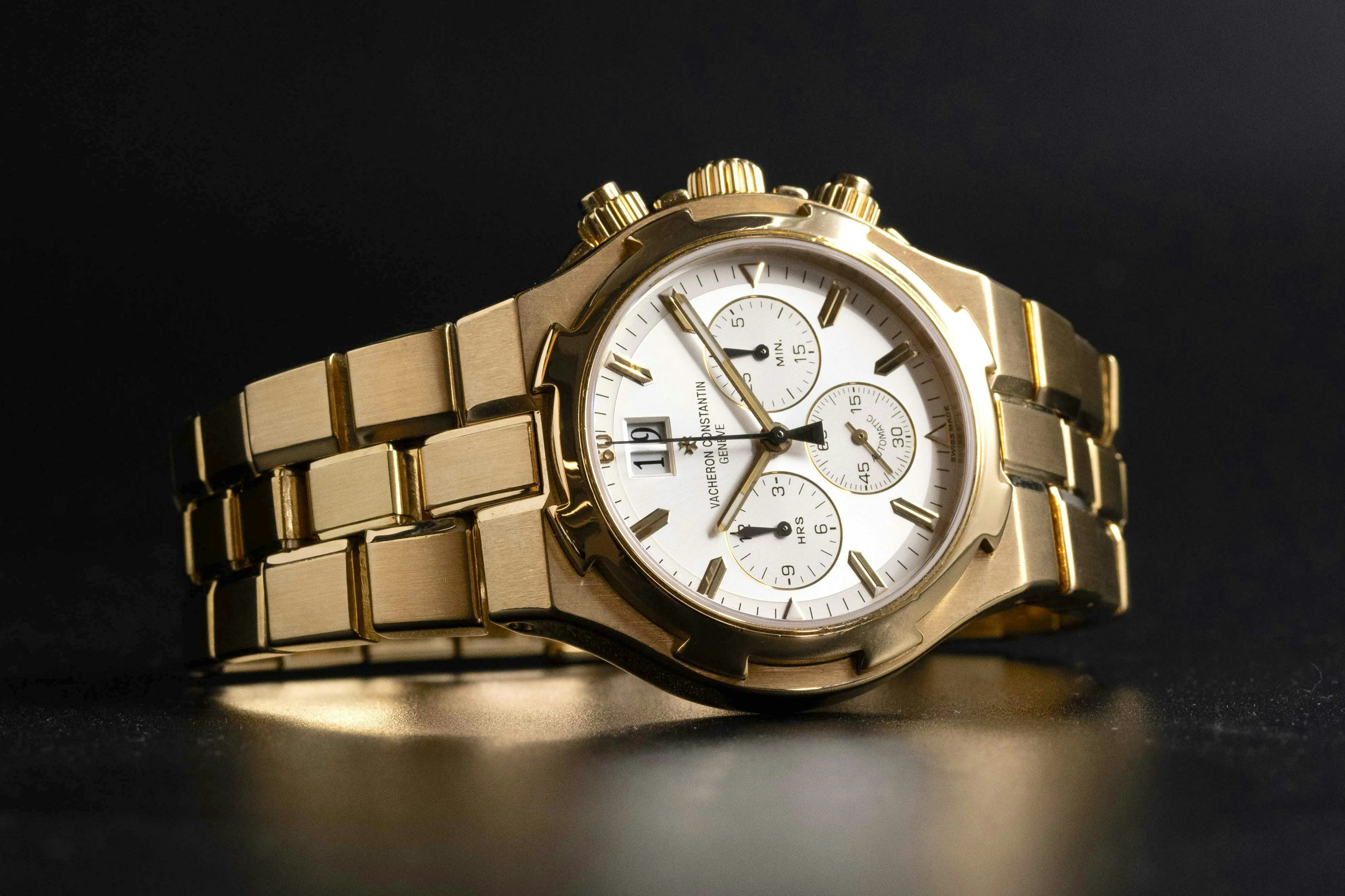 Vacheron Constantin Overseas Chronograph 49140/423J 40mm Yellow gold Silver 18