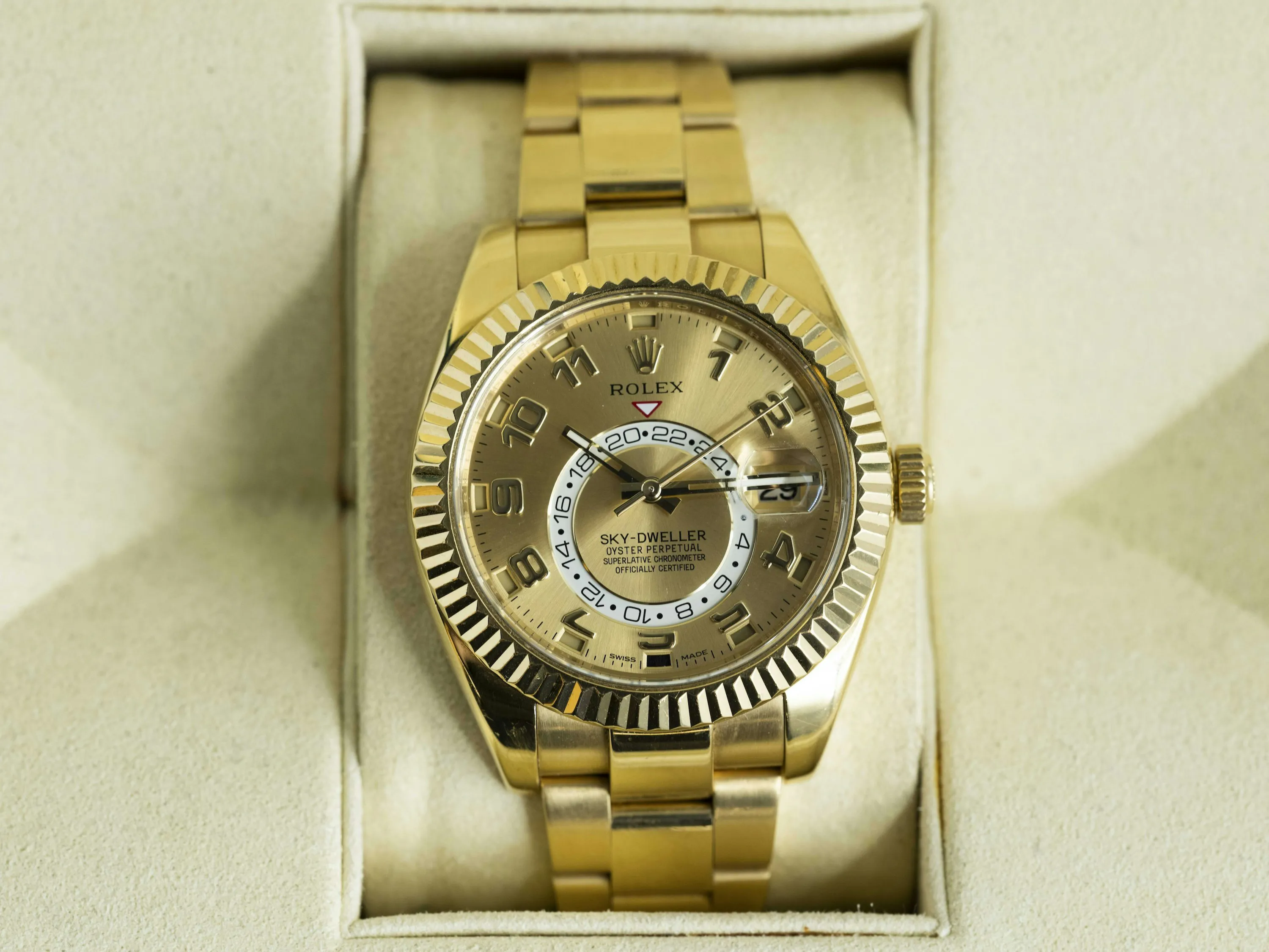 Rolex Sky-Dweller 326938 42mm Yellow gold Champagne