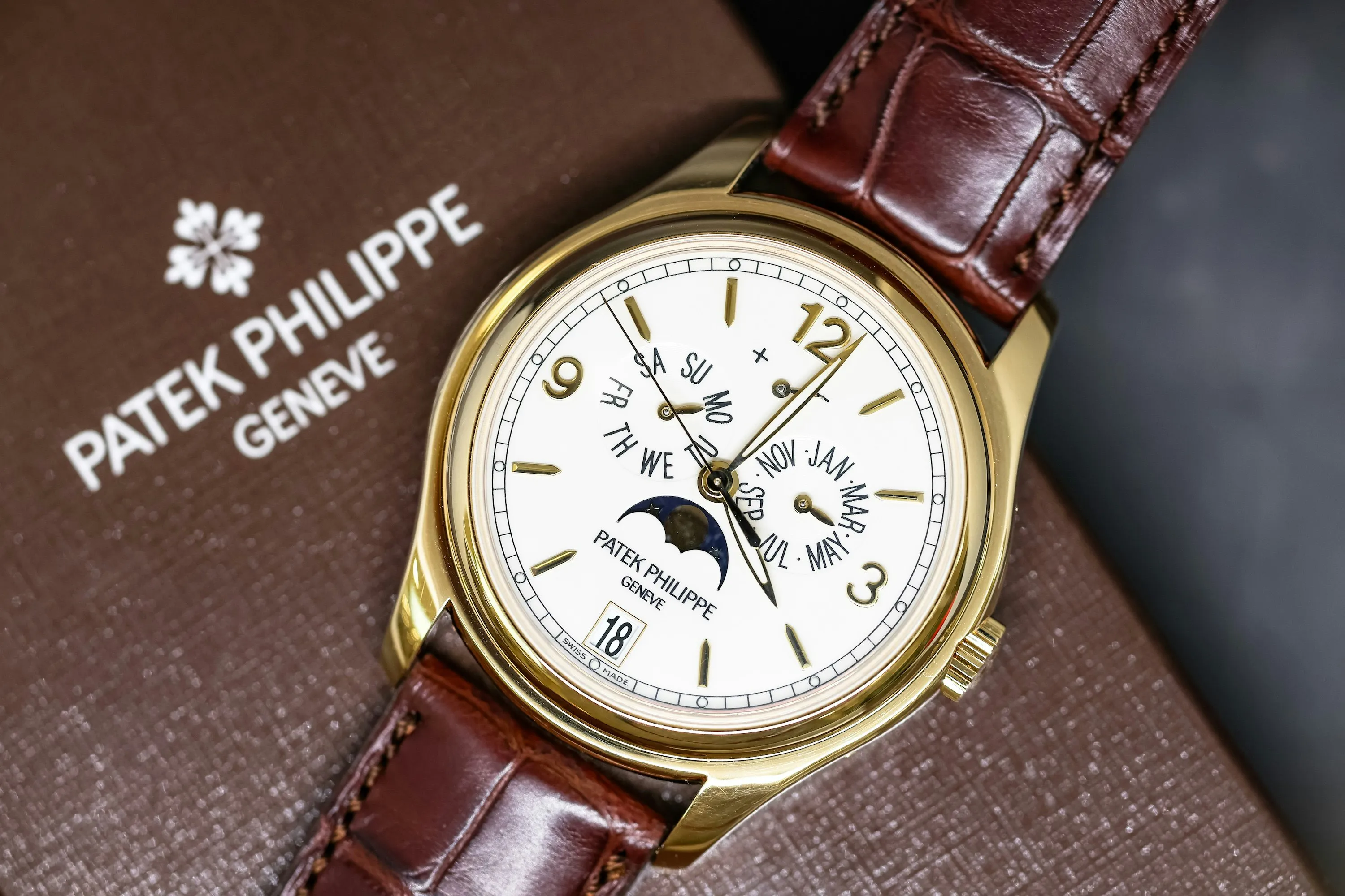 Patek Philippe Annual Calendar 5146J 39mm Yellow gold Ivory 3