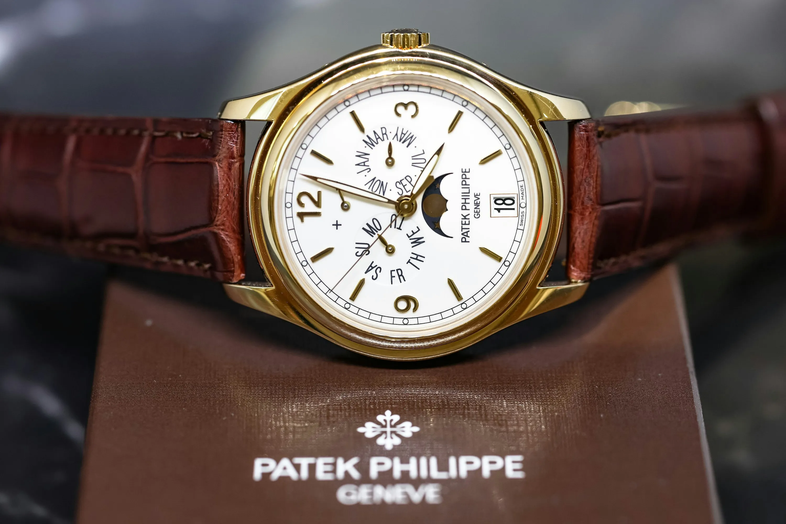 Patek Philippe Annual Calendar 5146J 39mm Yellow gold Ivory 5