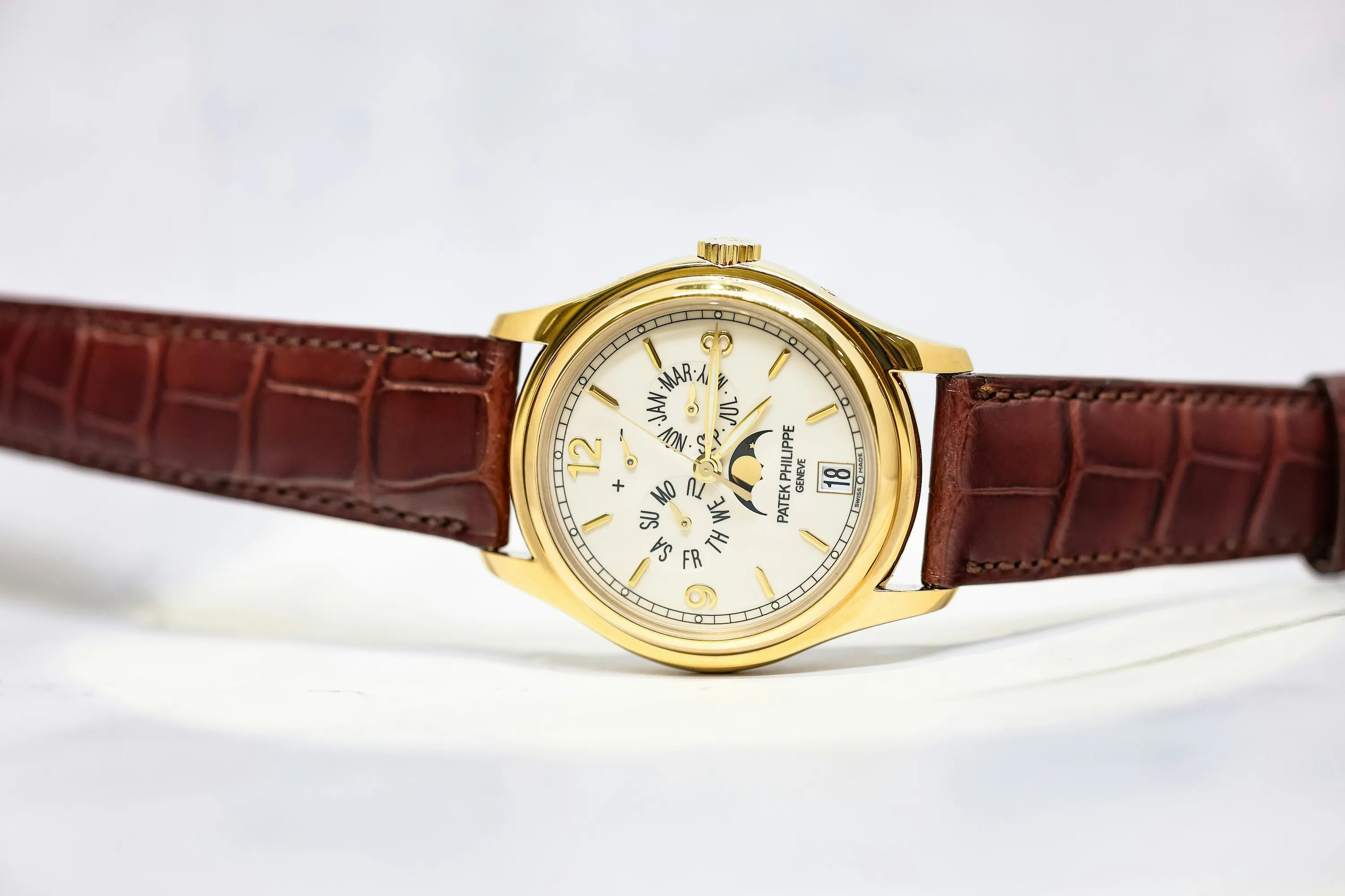 Patek Philippe Annual Calendar 5146J 39mm Yellow gold Ivory 7