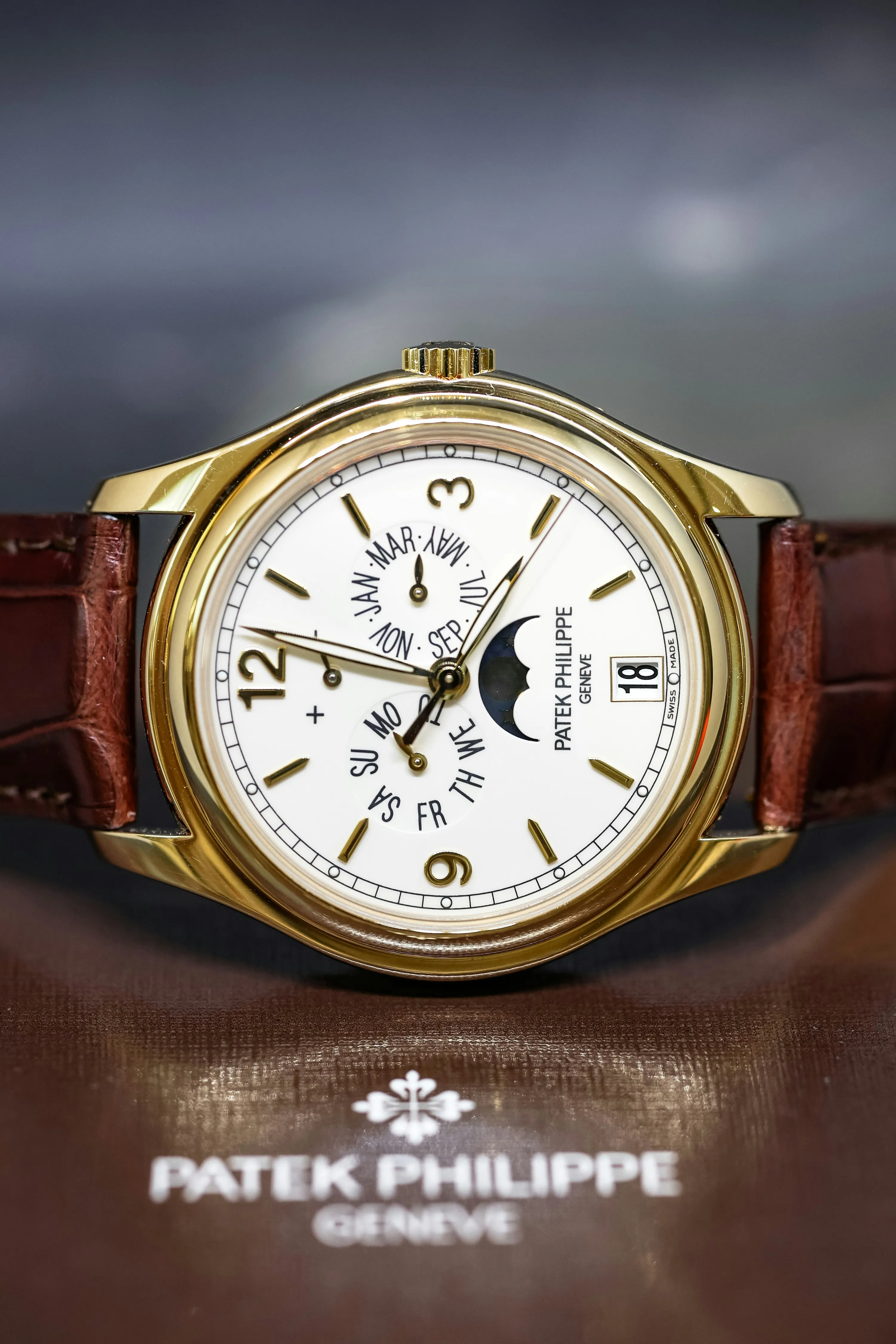 Patek Philippe Annual Calendar 5146J 39mm Yellow gold Ivory 8