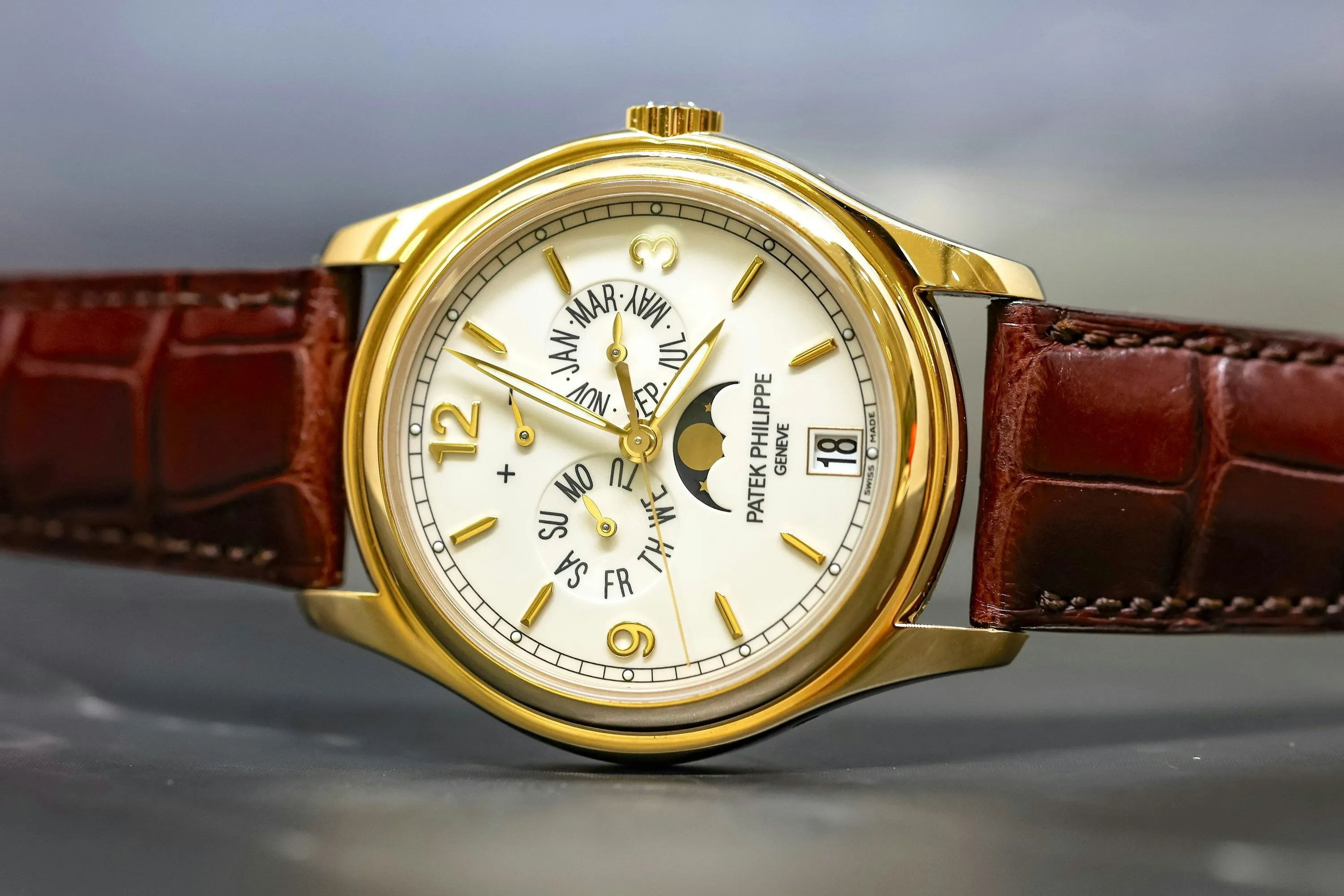 Patek Philippe Annual Calendar 5146J 39mm Yellow gold Ivory 19