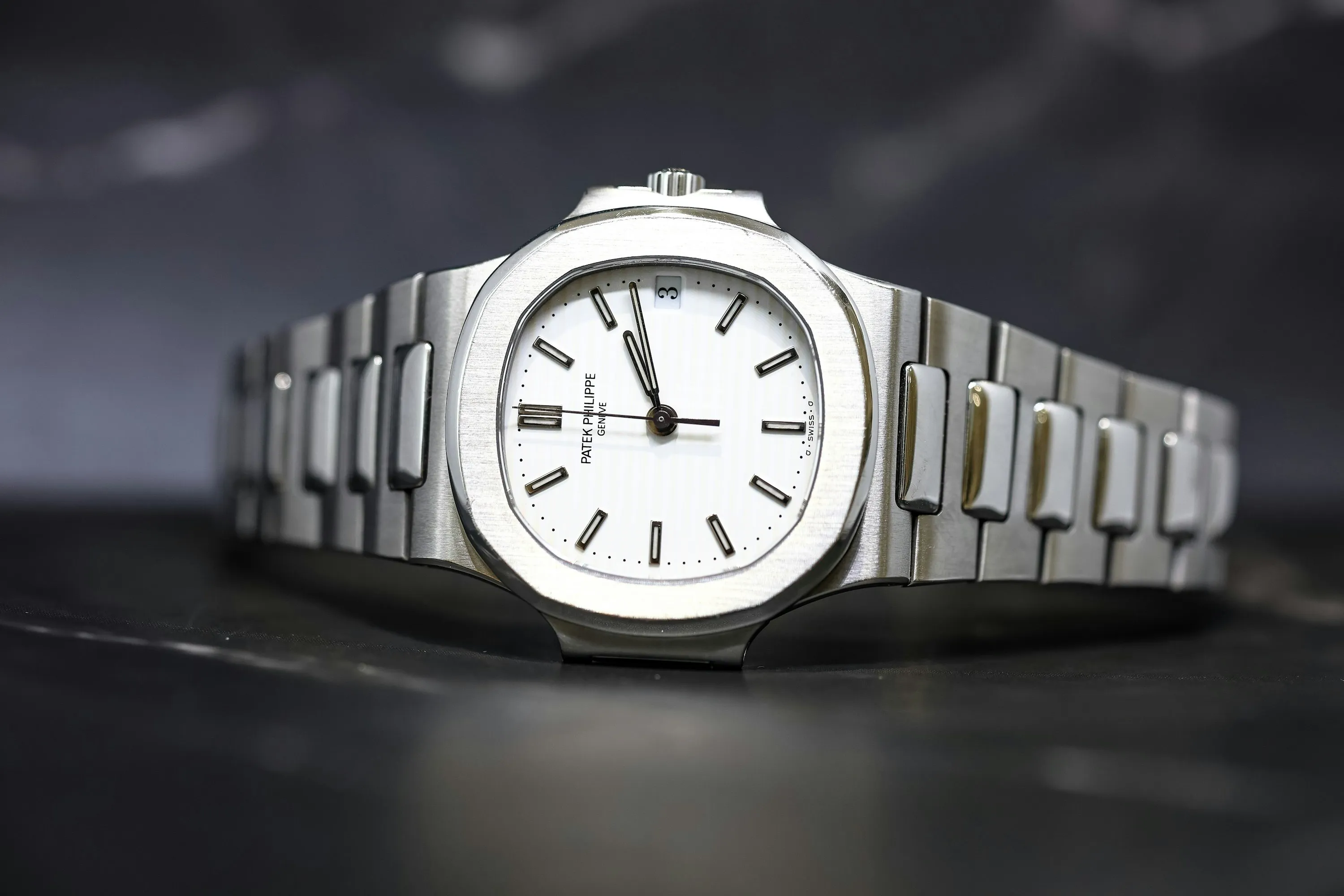 Patek Philippe Nautilus 3800/1A 37.5mm Stainless steel White