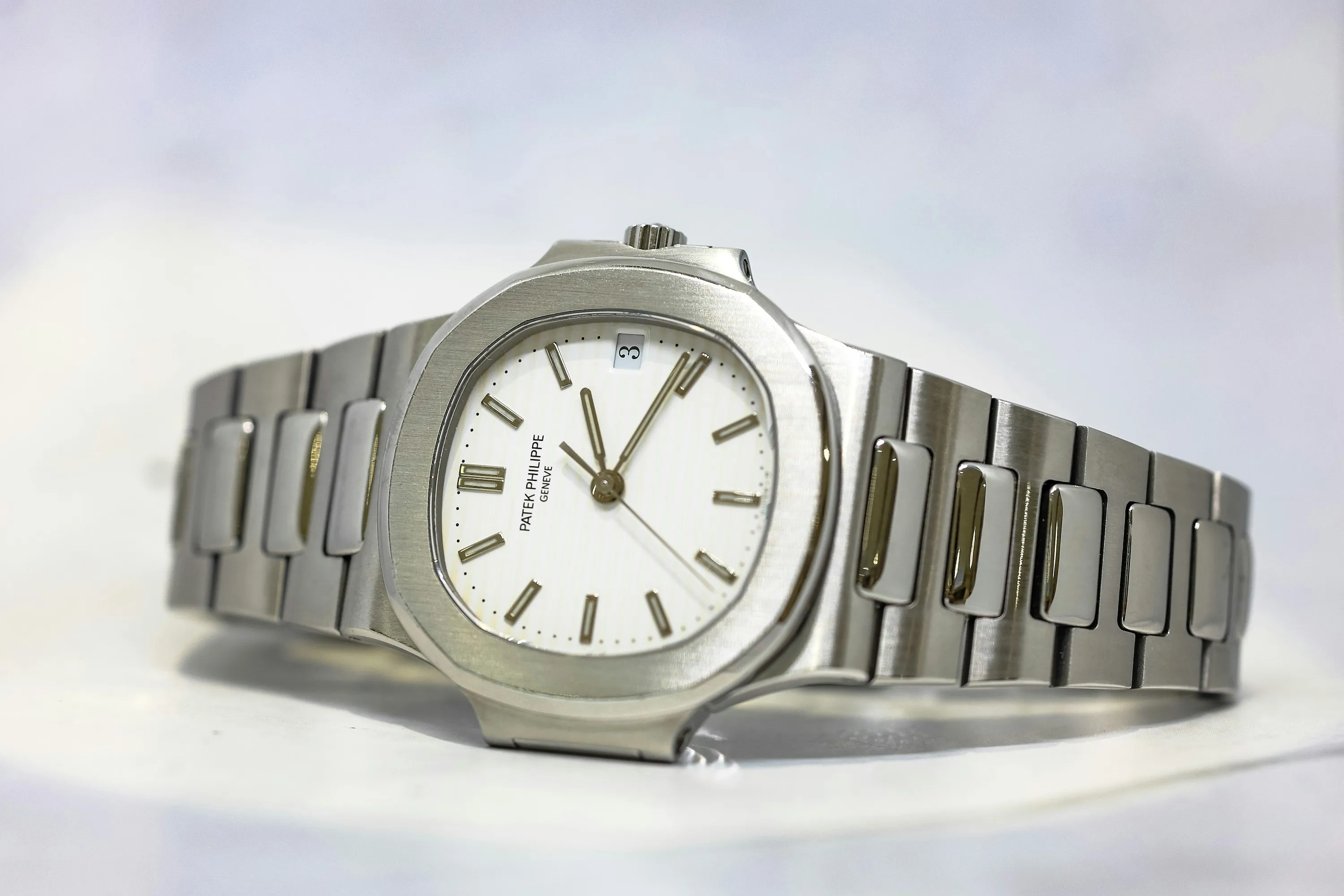 Patek Philippe Nautilus 3800/1A 37.5mm Stainless steel White 1