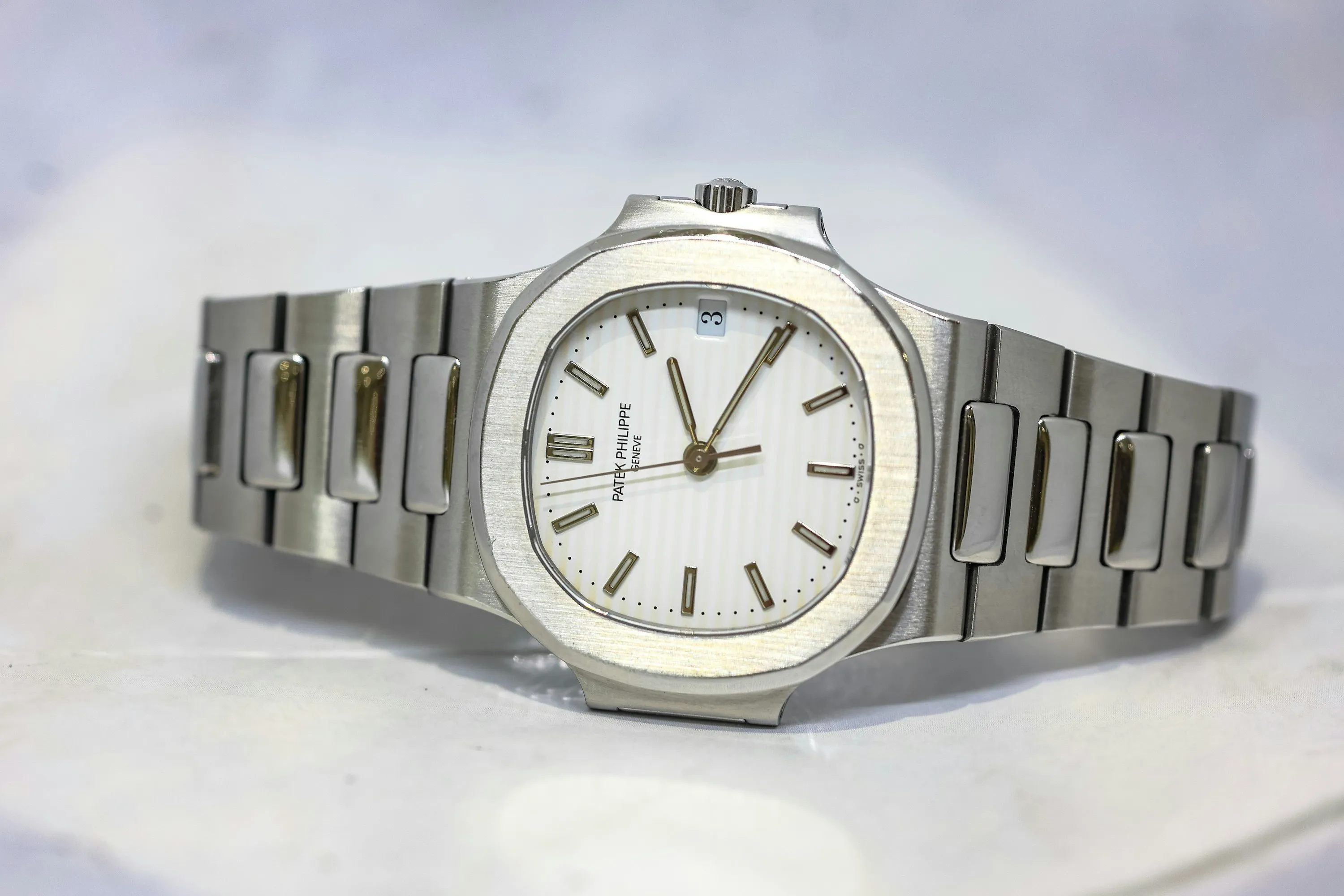 Patek Philippe Nautilus 3800/1A 37.5mm Stainless steel White 3