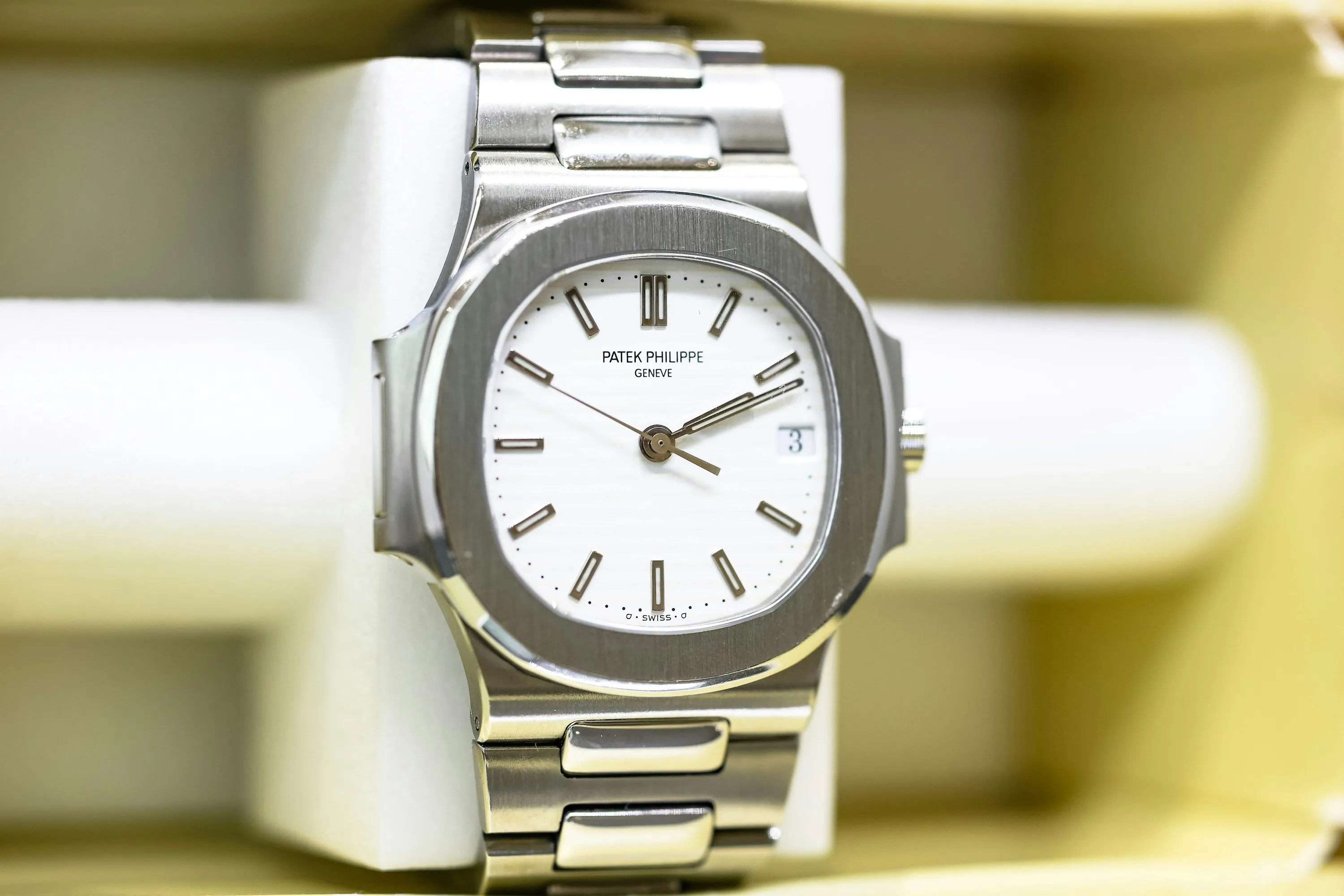 Patek Philippe Nautilus 3800/1A 37.5mm Stainless steel White 6