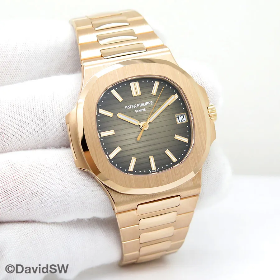 Patek Philippe Nautilus 5711/1R-001 40mm Rose gold Brown