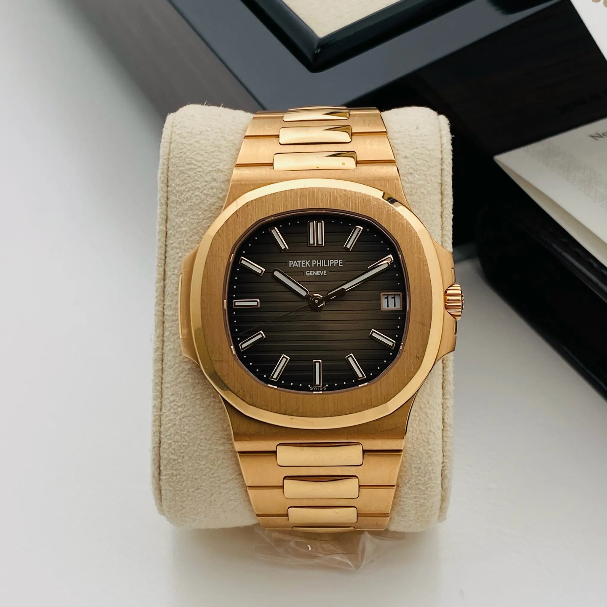 Patek Philippe Nautilus 5711R Rose gold Brown 1