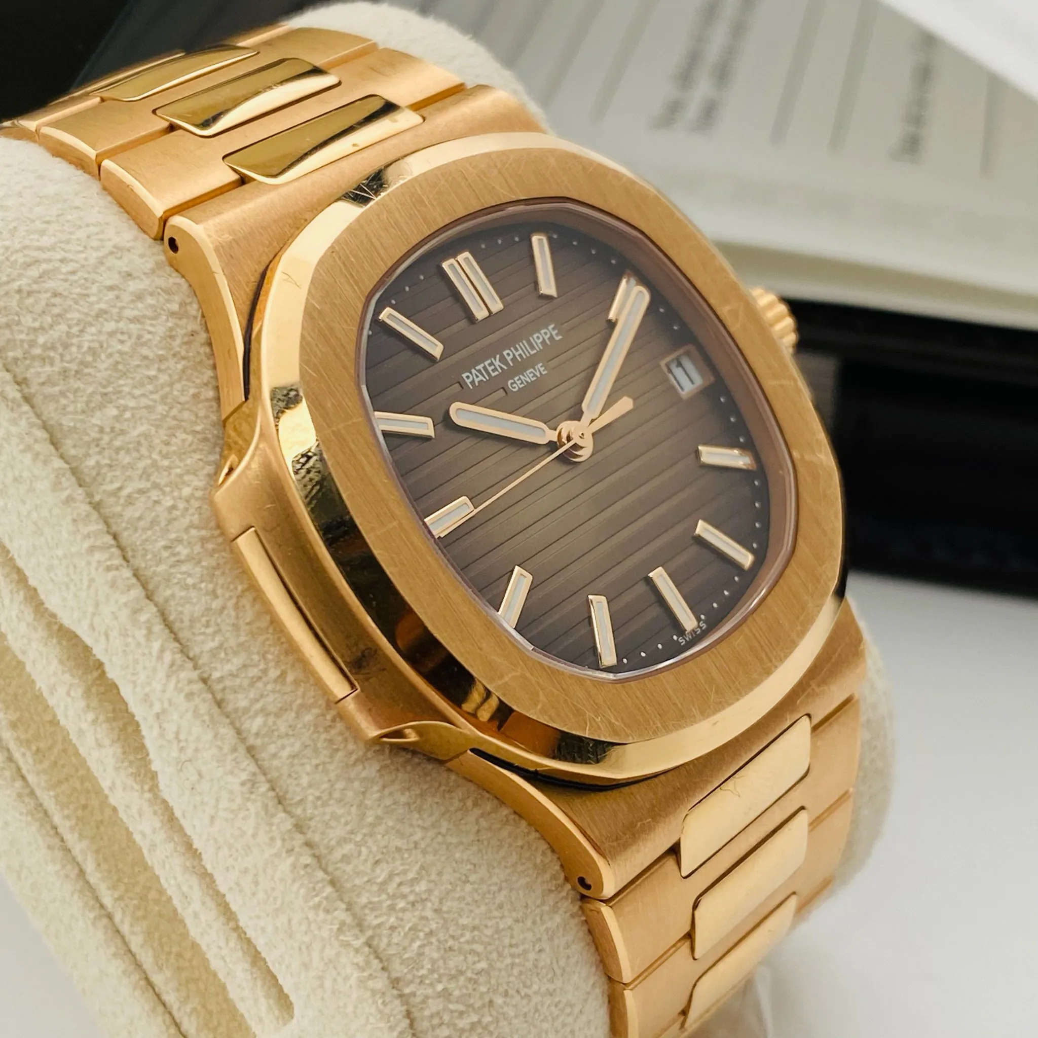 Patek Philippe Nautilus 5711R Rose gold Brown 5