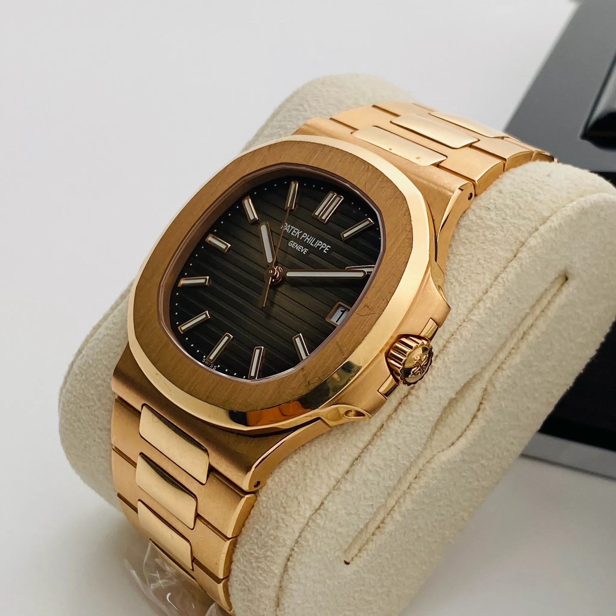 Patek Philippe Nautilus 5711R Rose gold Brown 3