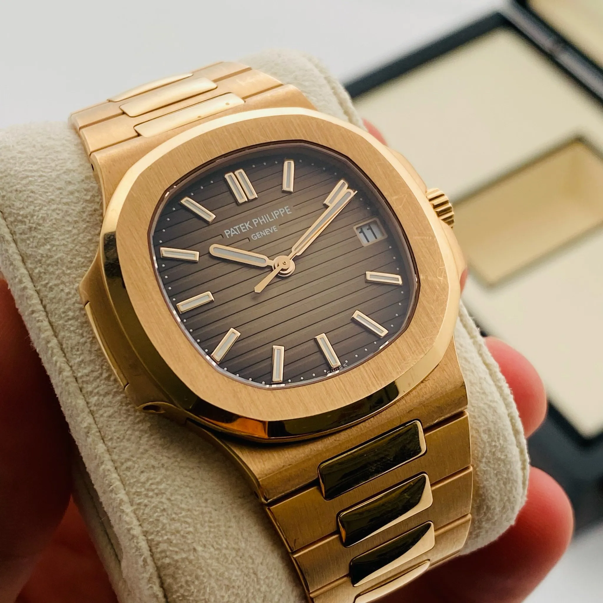 Patek Philippe Nautilus 5711R Rose gold Brown 2