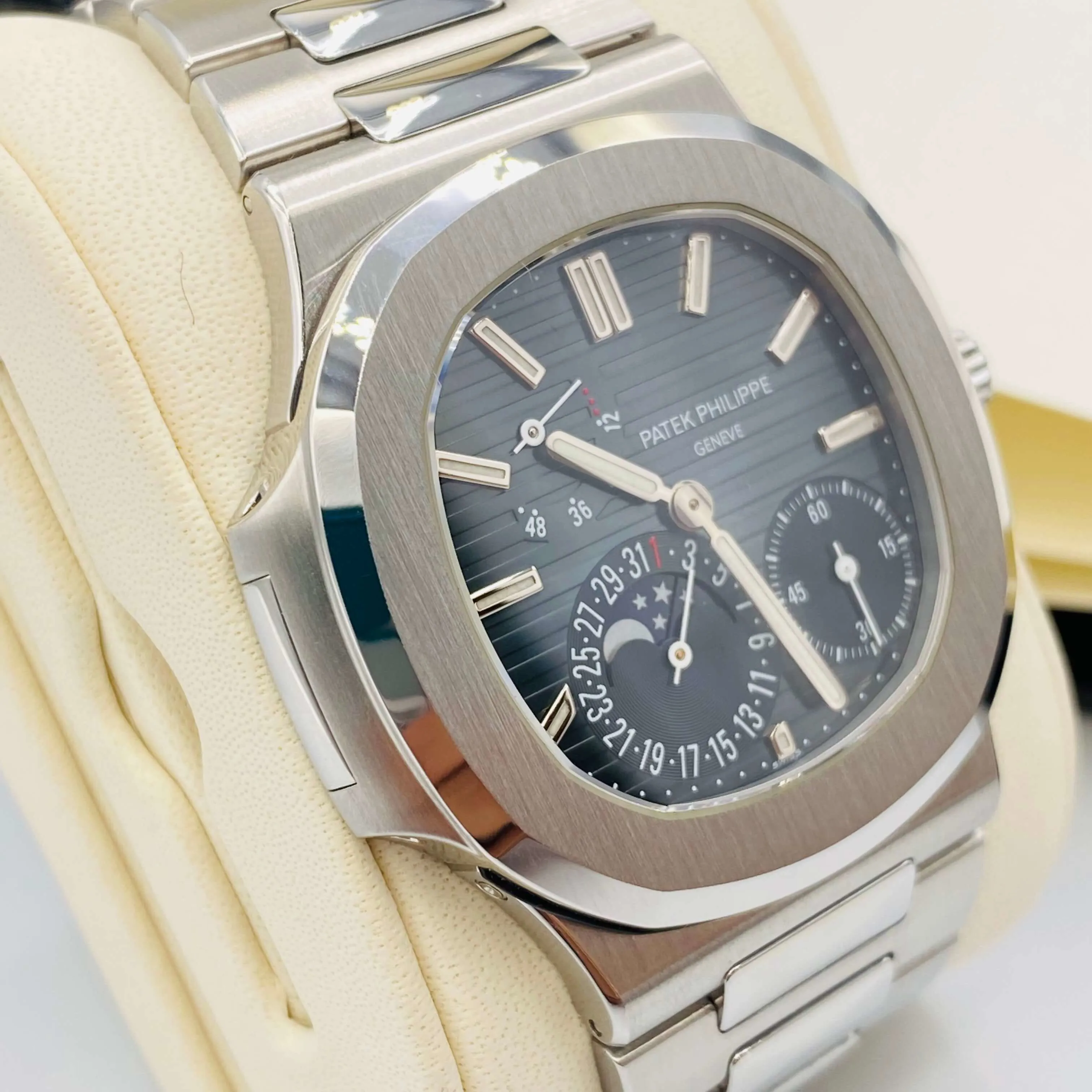 Patek Philippe Nautilus 5712 Blue 1