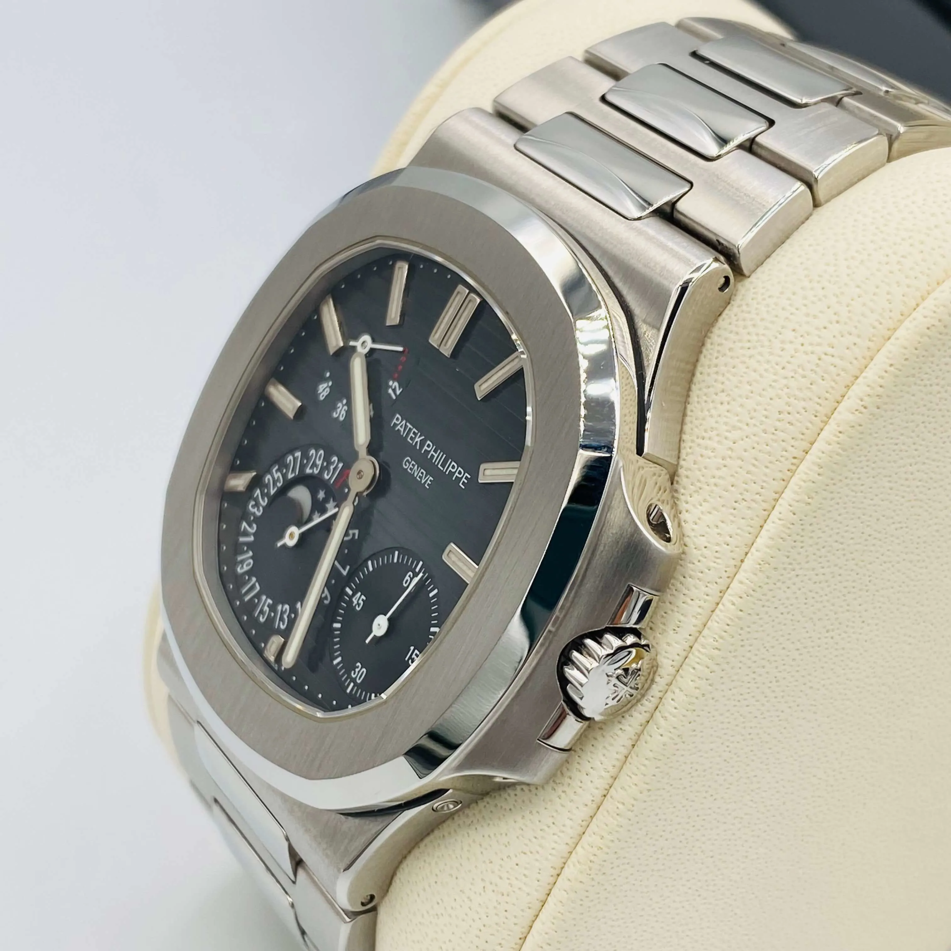 Patek Philippe Nautilus 5712 Blue 4