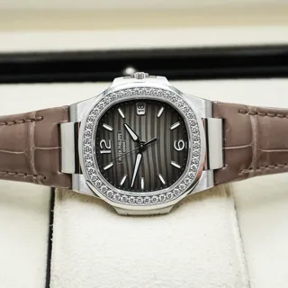 Patek Philippe Nautilus 7010G-012 White gold Gray