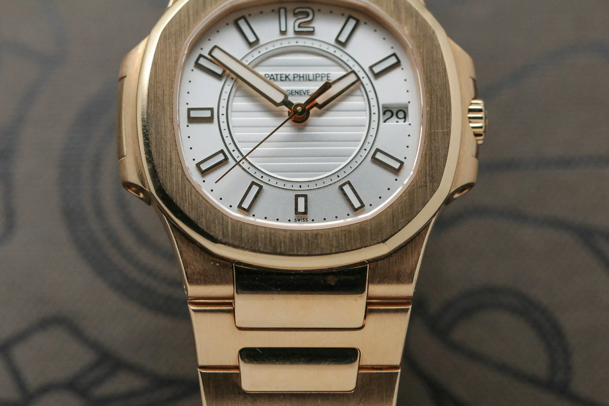 Patek Philippe Nautilus 7011/1R-001 32mm Rose gold White 1