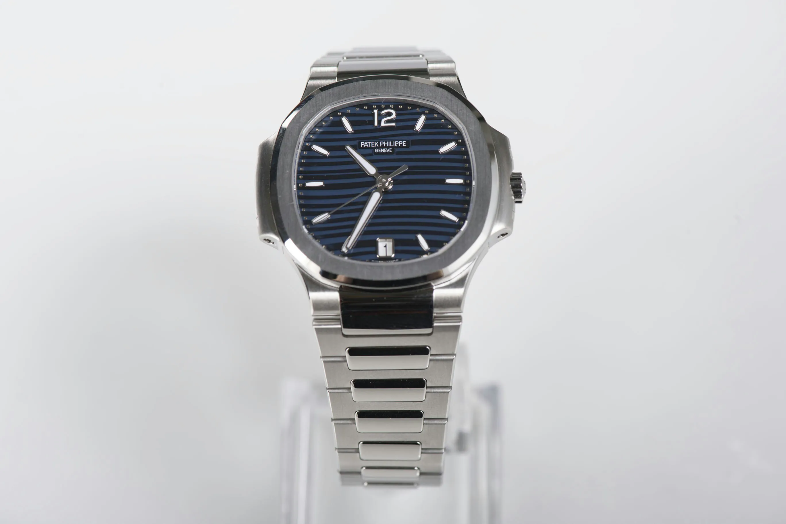 Patek Philippe Nautilus 7118/1A-001 35mm Stainless steel Blue 18