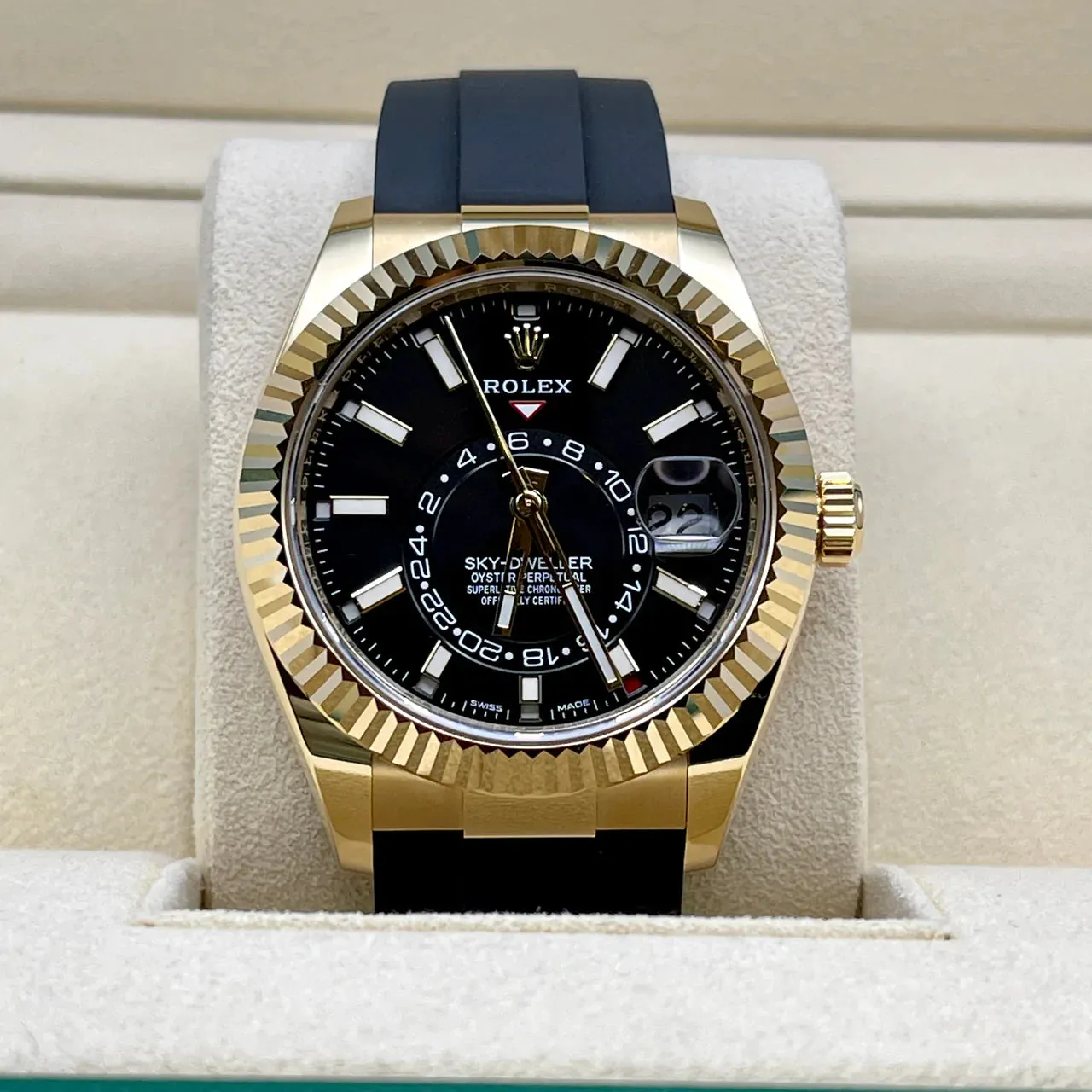 Rolex Sky-Dweller 326238 42mm Yellow gold Black