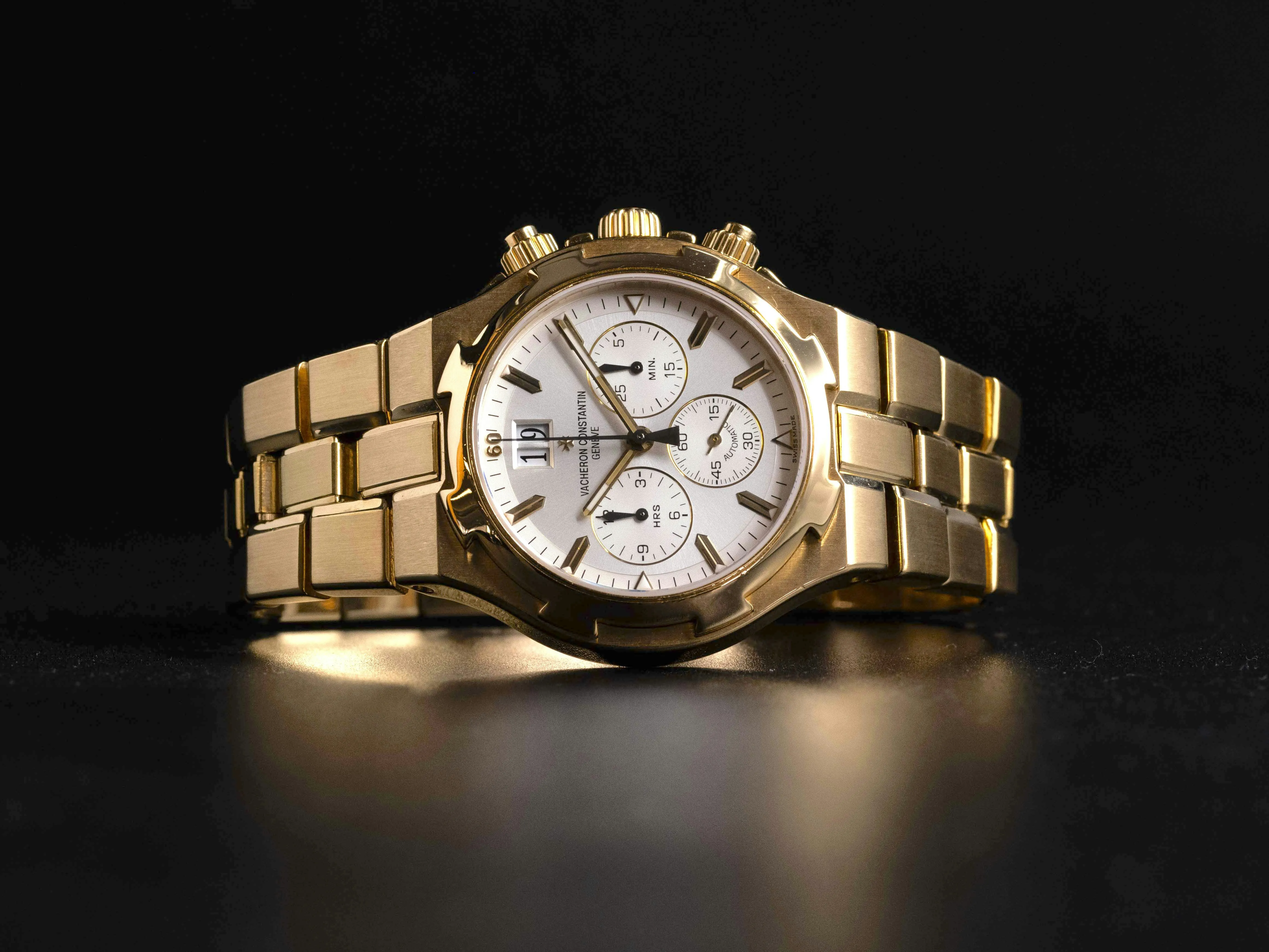 Vacheron Constantin Overseas Chronograph 49140/423J 40mm Yellow gold Silver