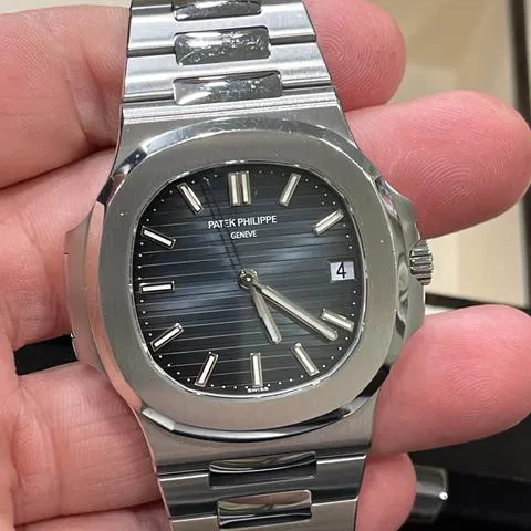 Patek Philippe Nautilus 5711/1A-010 40mm Stainless steel Blue