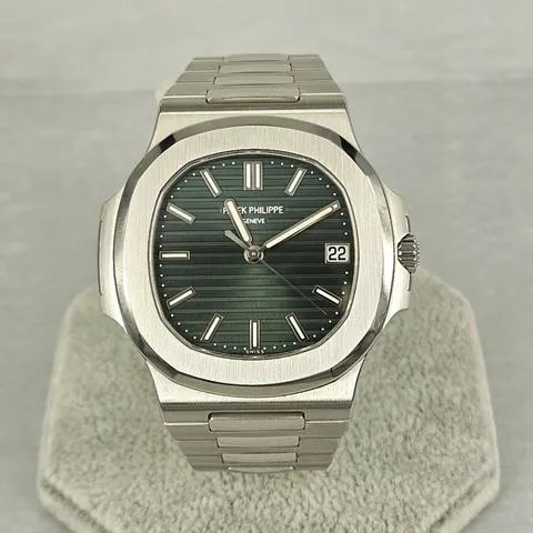 Patek Philippe Nautilus 5711/1A-014 40mm Stainless steel Green