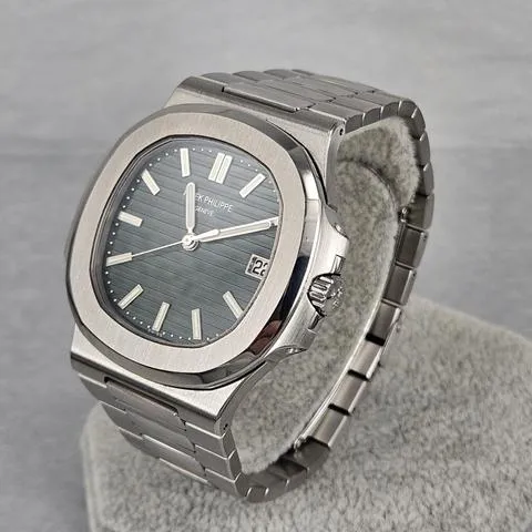 Patek Philippe Nautilus 5711/1A-014 40mm Stainless steel Green 1