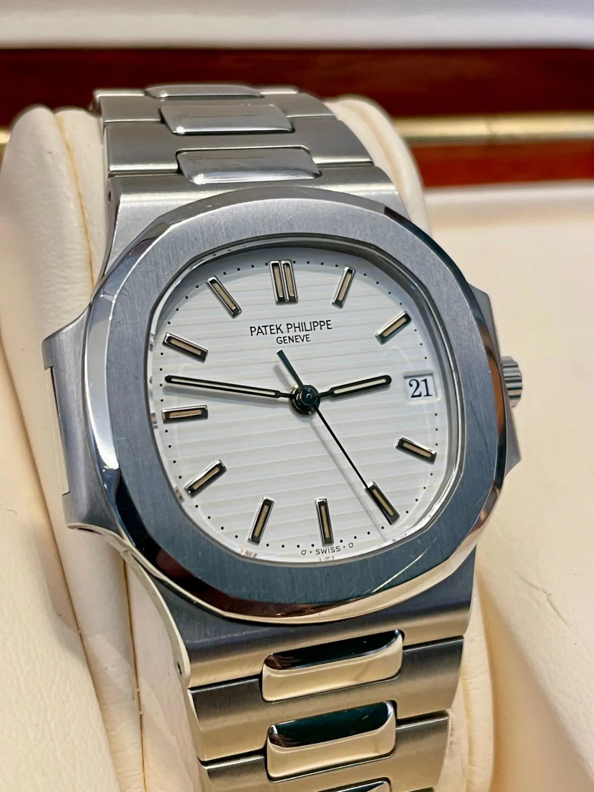 Patek Philippe Nautilus 3800/1A-011 40mm Stainless steel White 3