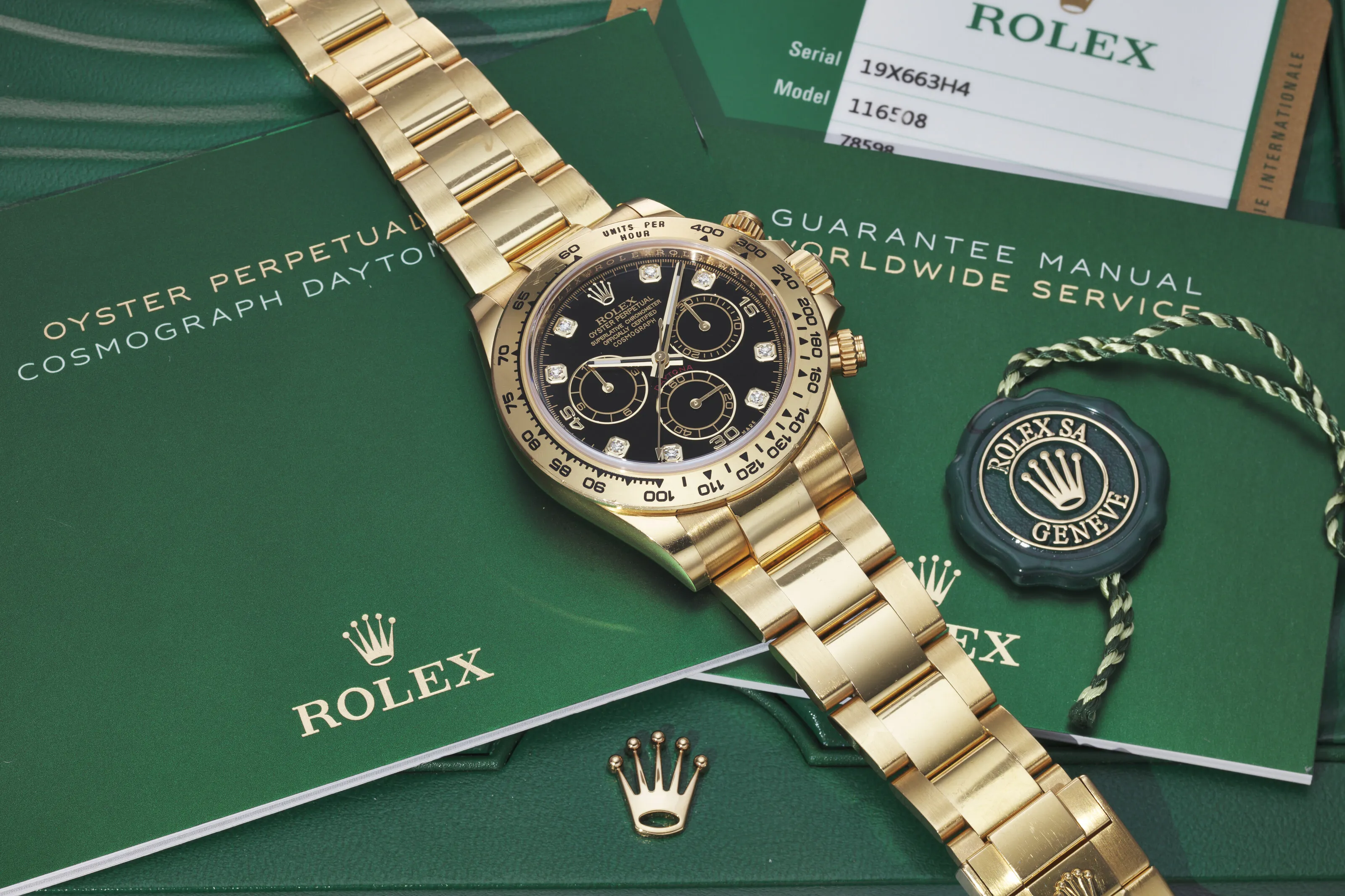 Rolex Daytona 116508 40mm Yellow gold Black 2