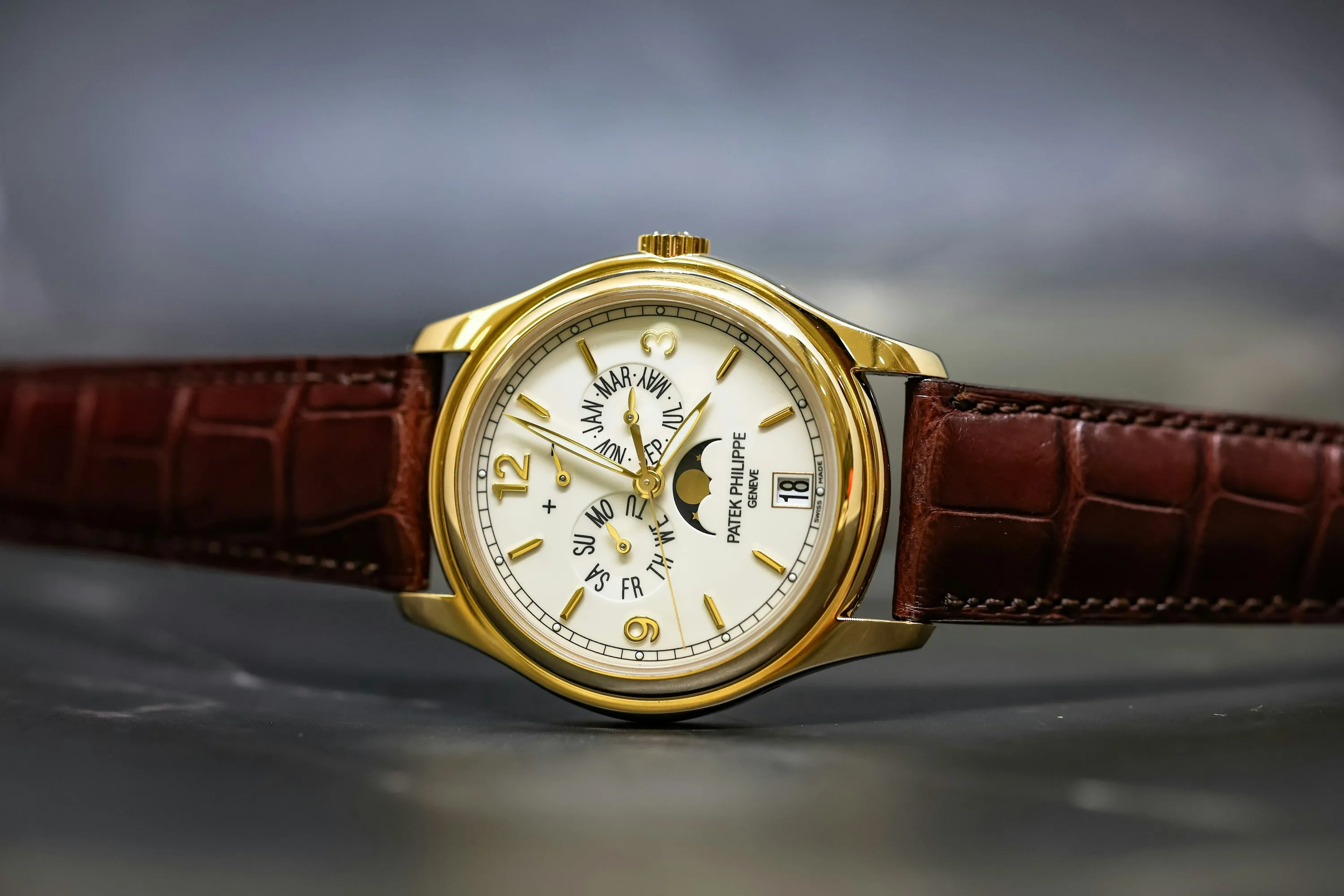 Patek Philippe Annual Calendar 5146J 39mm Yellow gold Ivory 1