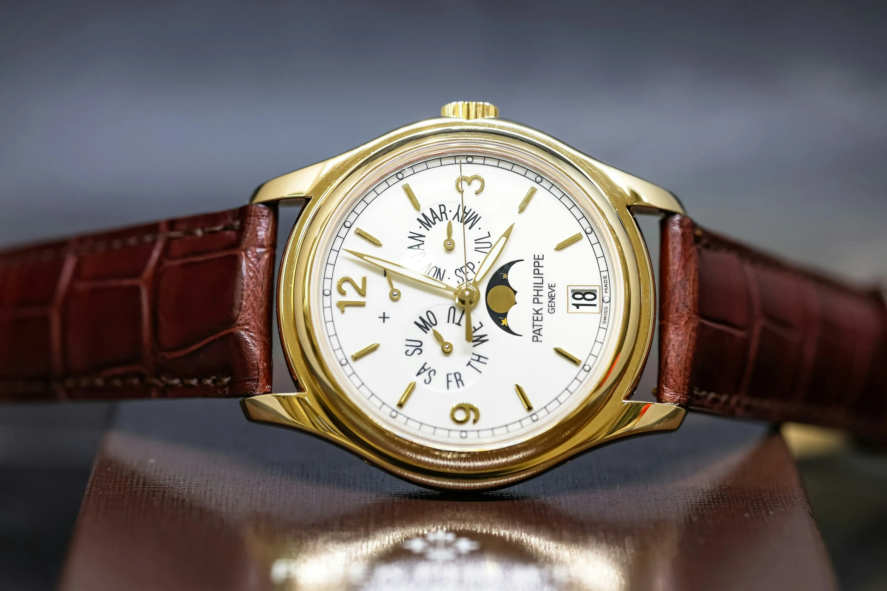 Patek Philippe Annual Calendar 5146J 39mm Yellow gold Ivory 2