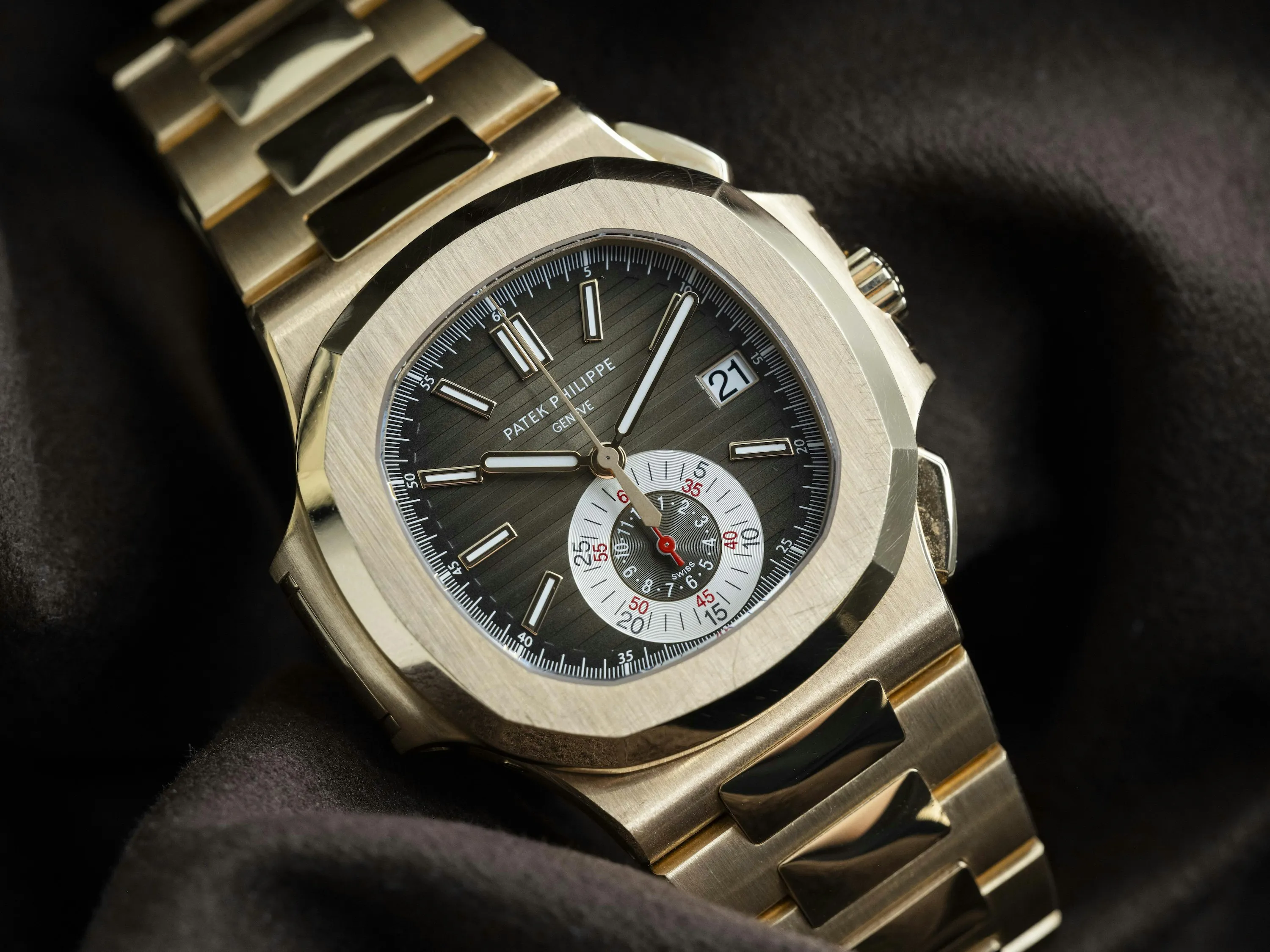 Patek Philippe Nautilus 5980R 40.5mm Rose gold Brown 3