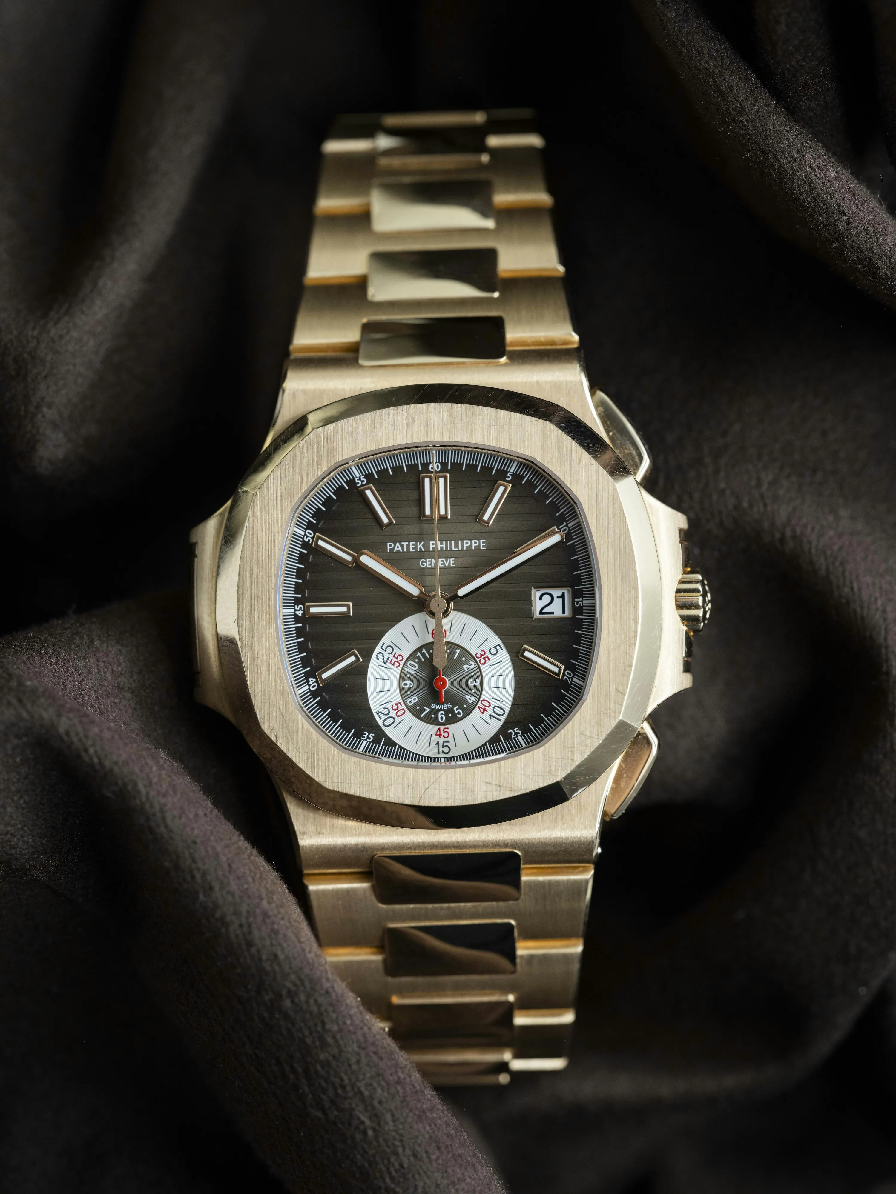 Patek Philippe Nautilus 5980R 40.5mm Rose gold Brown 4