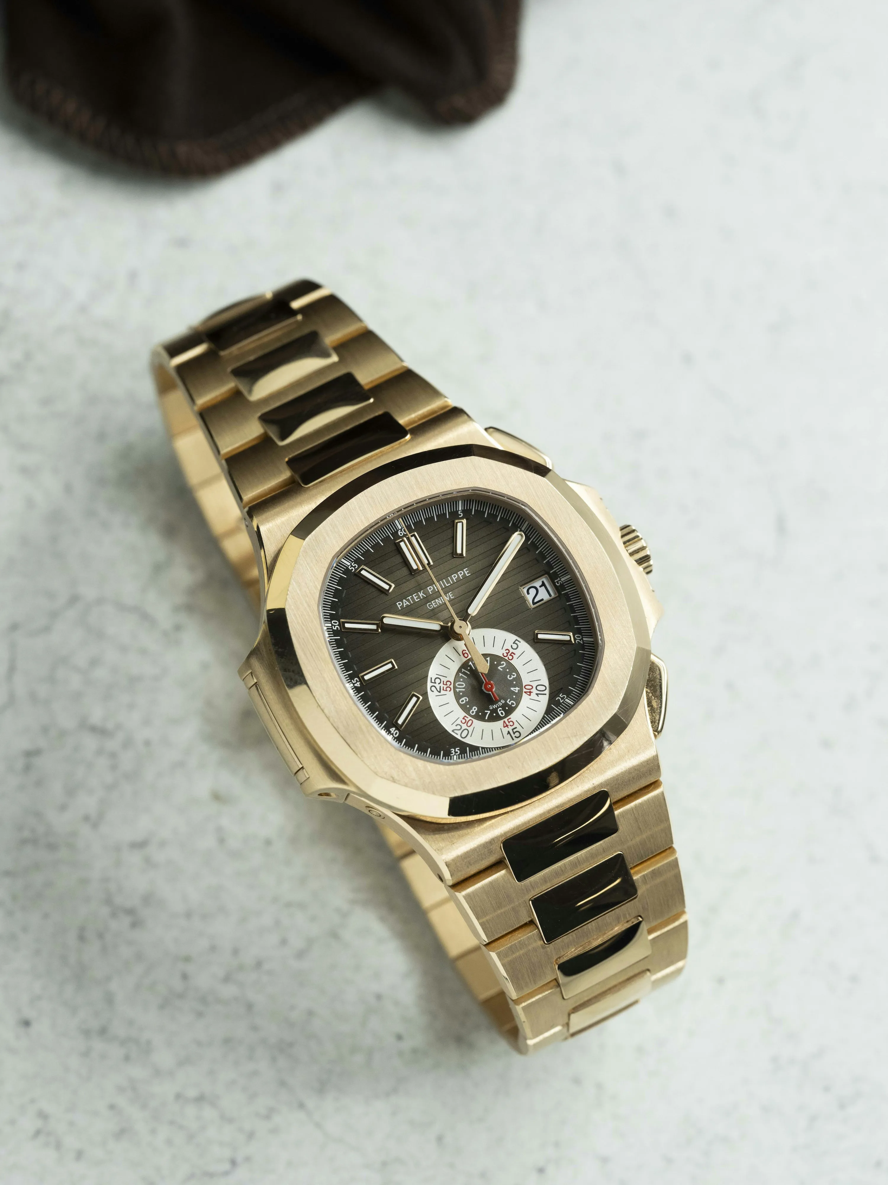 Patek Philippe Nautilus 5980R 40.5mm Rose gold Brown 6