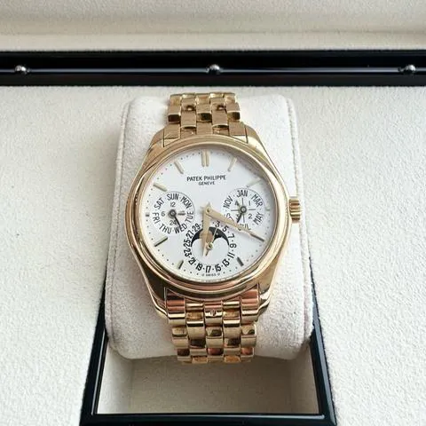 Patek Philippe Perpetual Calendar 5136/1J-001 37mm Yellow gold Silver